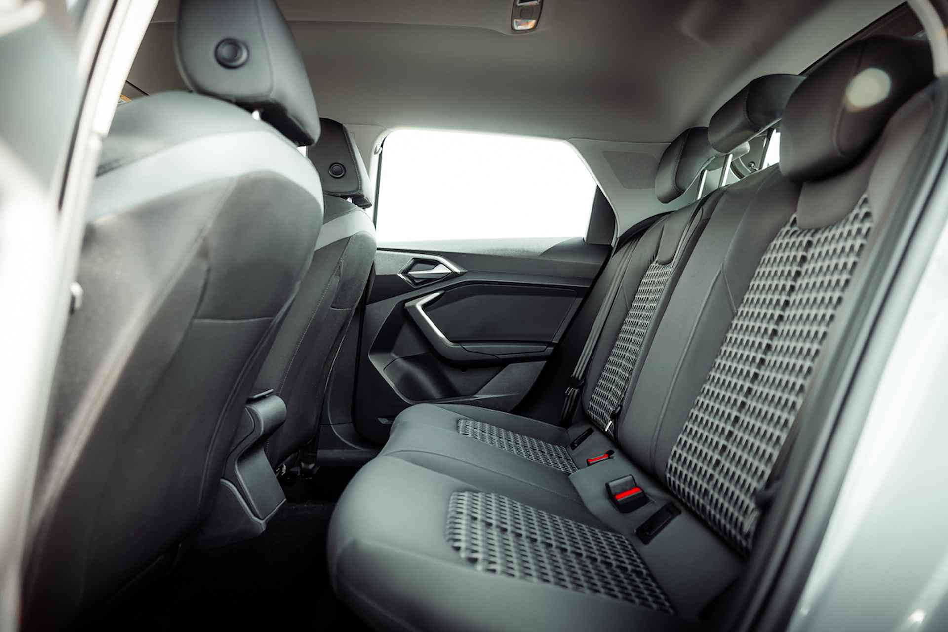 Audi A1 Sportback 30 TFSI 110pk s-tronic Advanced edition | Sportstoelen | Parkeersensoren achter | Dak in contrastkleur - 21/27