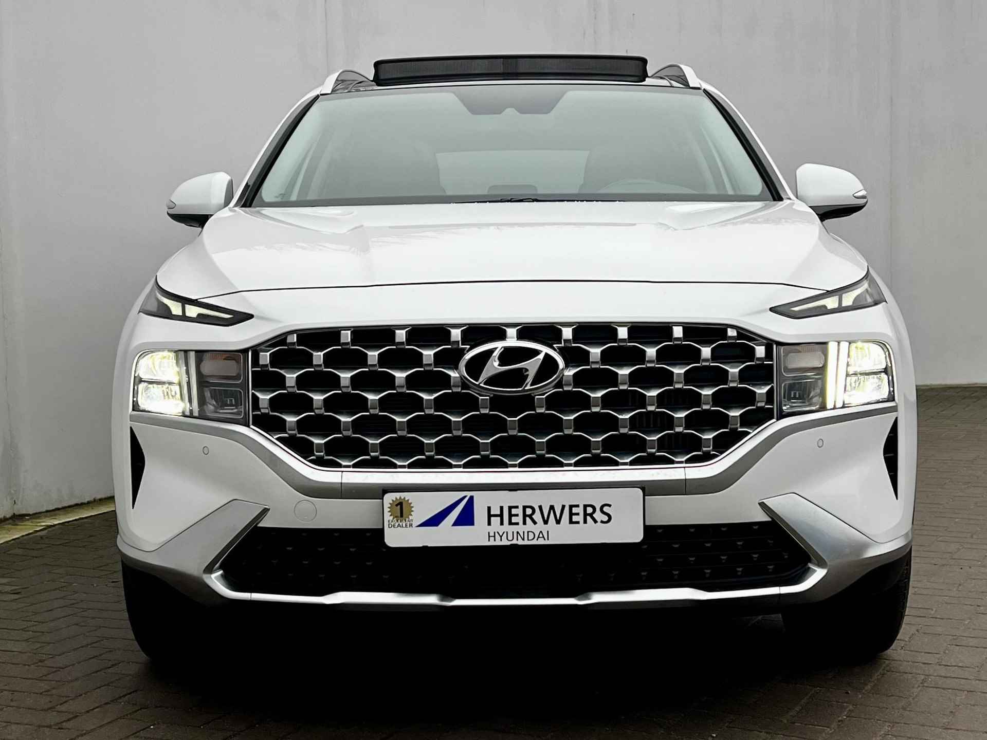 Hyundai Santa Fe 1.6 T-GDI HEV 230pk Comfort Smart Sky / Afneembare trekhaak 1.650 kg / Origineel NL Auto / Dealer onderhouden / 5 zitplaatsen / Navigatie / Apple Carplay Android / - 62/64