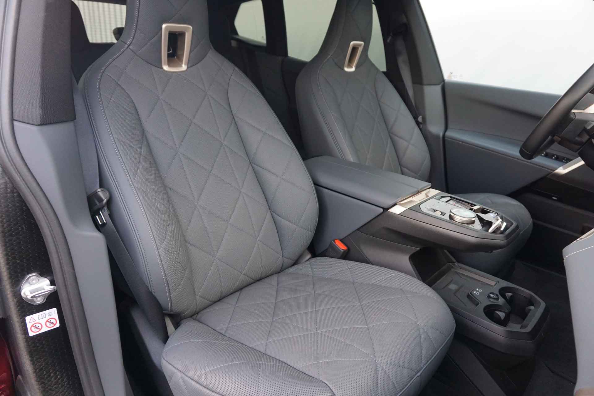 BMW iX xDrive40 Executive 71 kWh Comfort Acces / Harman Kardon / Trekhaak /  Panorama Sky Lounge / Driving Assistant Professional - 8/24