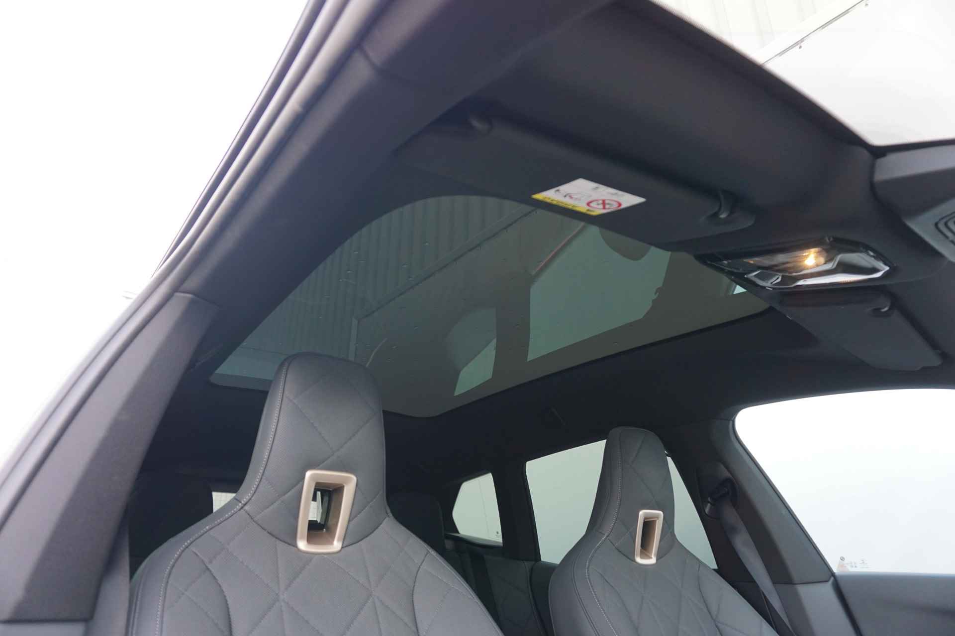 BMW iX xDrive40 Executive 71 kWh Comfort Acces / Harman Kardon / Trekhaak /  Panorama Sky Lounge / Driving Assistant Professional - 11/24