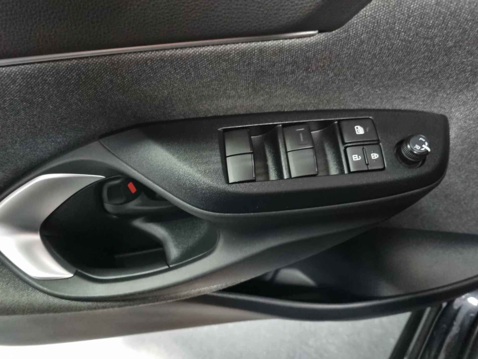 Toyota Yaris Cross 1.5 Hybrid Dynamic / Apple Carplay - Android auto / NAV - 15/58