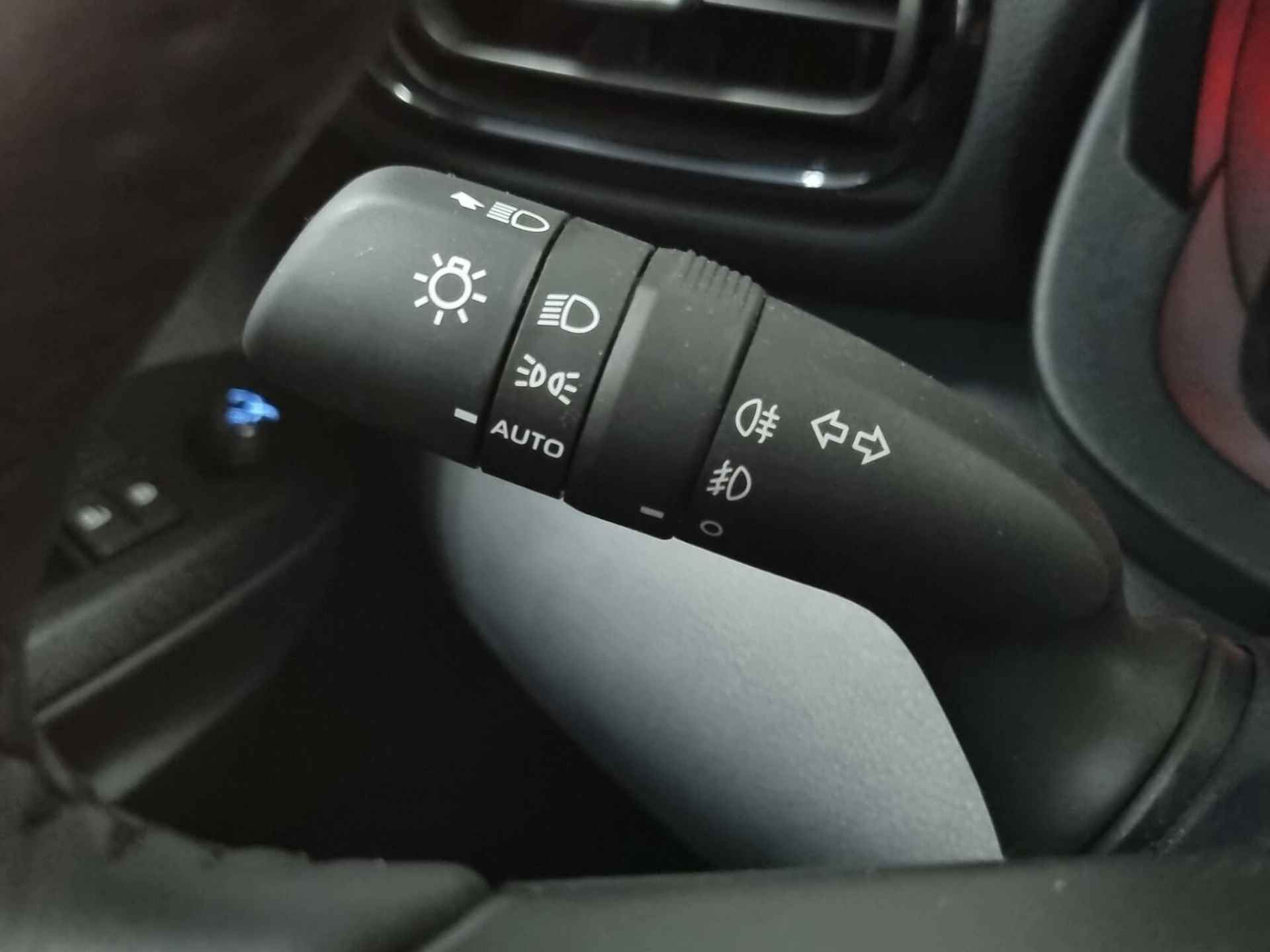 Toyota Yaris Cross 1.5 Hybrid Dynamic / Apple Carplay - Android auto / NAV - 33/58