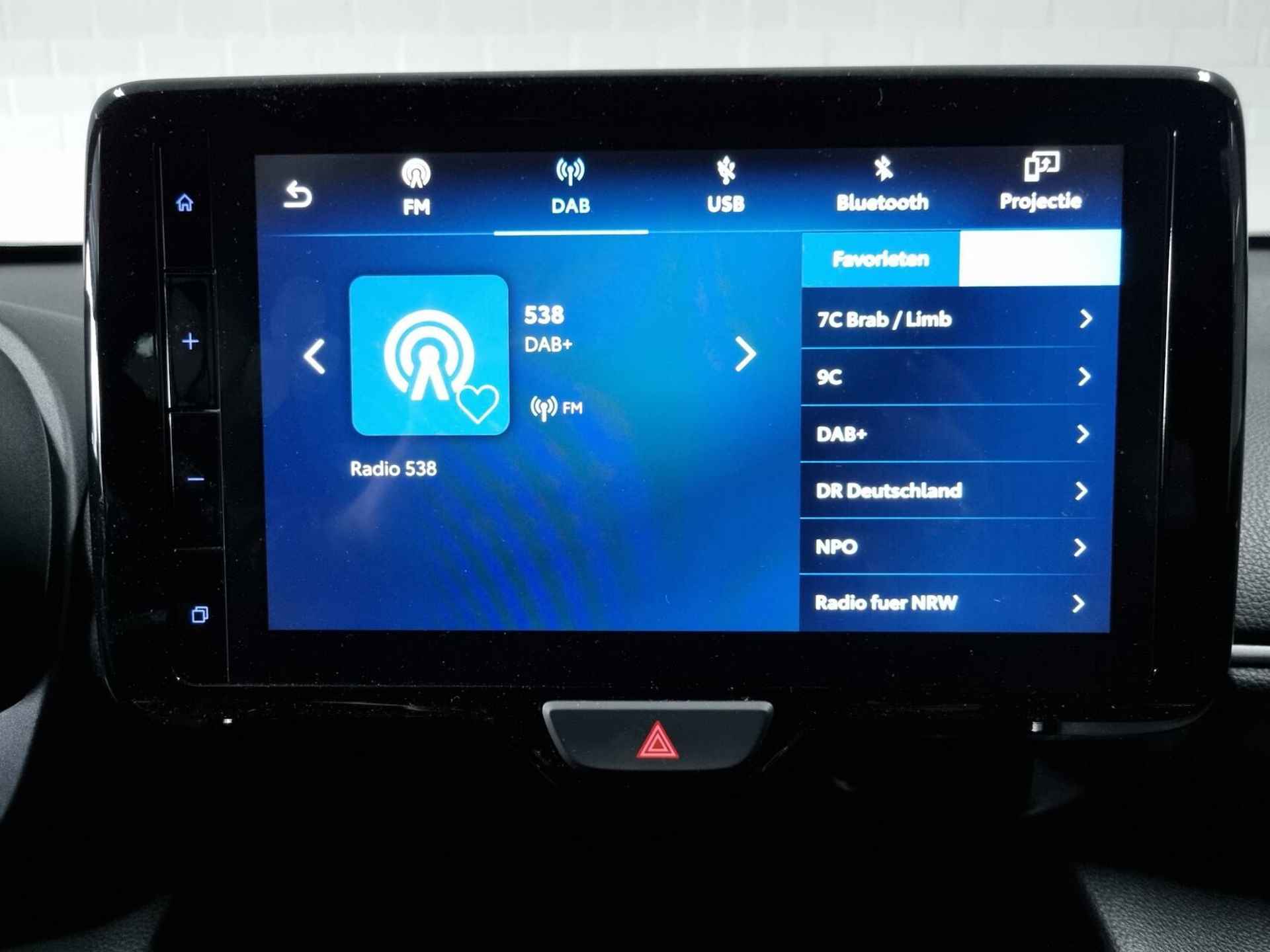 Toyota Yaris Cross 1.5 Hybrid Dynamic / Apple Carplay - Android auto / NAV - 42/58