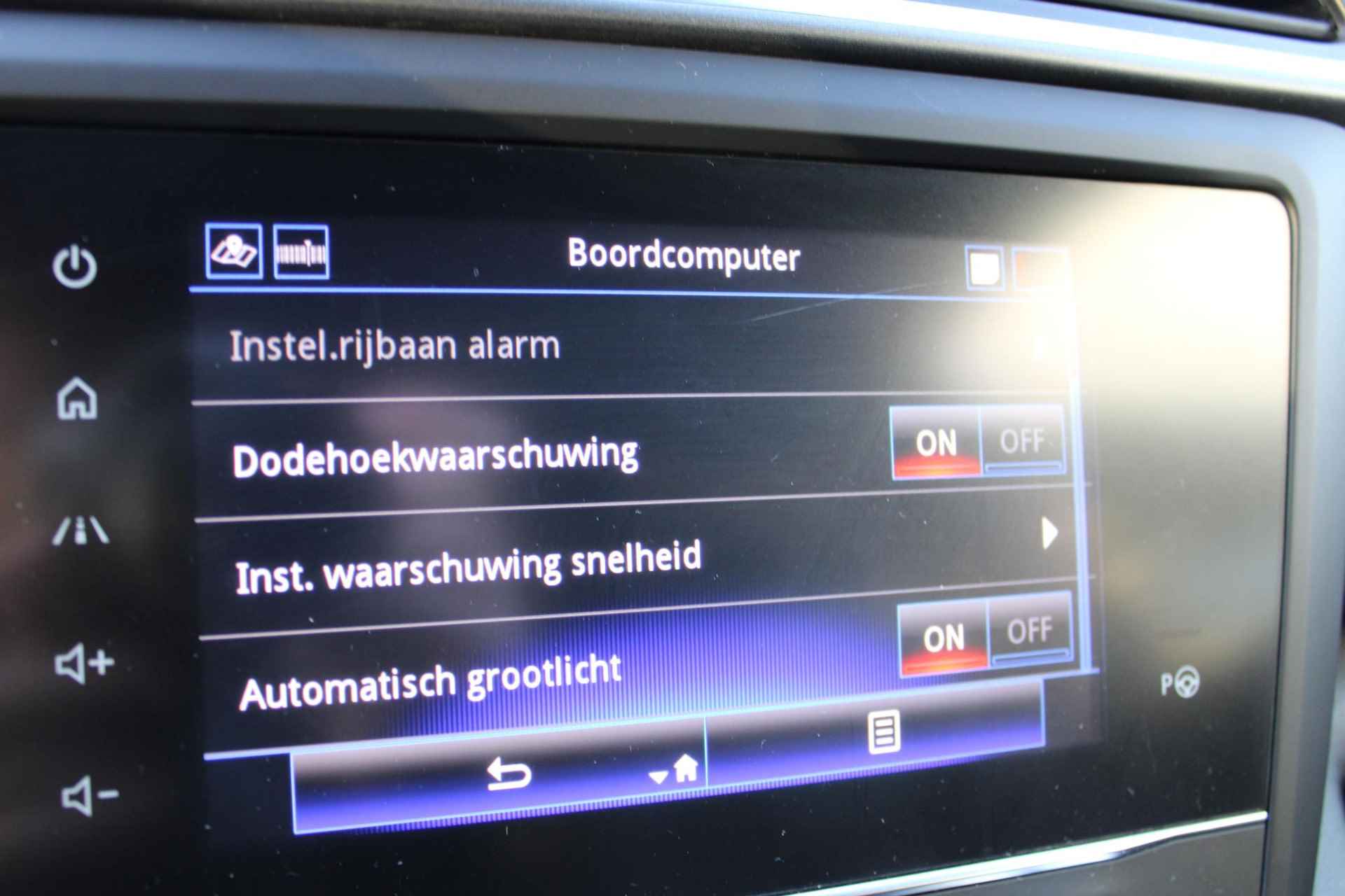 Renault Kadjar 1.3 TCe Black Edition Navigatiesysteem | Achteruitrijcamera | Parkeersensoren | Stoelverwarming - 39/41