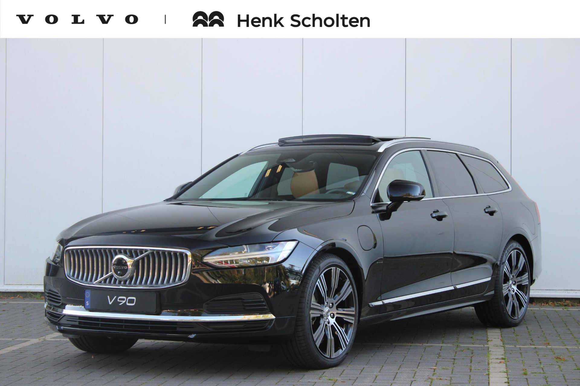 Volvo V90 T6 350PK AUT8 Recharge AWD Plus Bright, Adaptieve Cruise Control met Pilot Assist, Luchtvering, Geventileerde voorstoelen, Premium audio by Harman Kardon, Elektrisch bedienbaar Panoramisch Schuif-/Kanteldak, Elektrische voorstoelen, Verwarmbare voorstoelen + stuurwiel,  Park Assist voor + achter, 360 Parkeercamera, Getint glas achter, Blind Spot Information System, Keyless Entry, Apple CarPlay, 20'' Lichtmetalen wielen