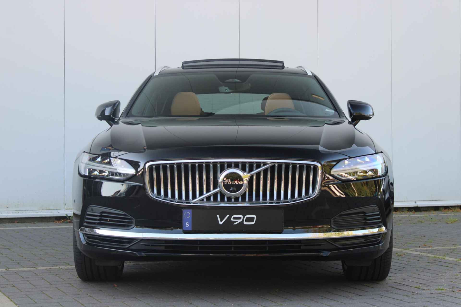 Volvo V90 T6 350PK AUT8 Recharge AWD Plus Bright, Adaptieve Cruise Control met Pilot Assist, Luchtvering, Geventileerde voorstoelen, Premium audio by Harman Kardon, Elektrisch bedienbaar Panoramisch Schuif-/Kanteldak, Elektrische voorstoelen, Verwarmbare voorstoelen + stuurwiel,  Park Assist voor + achter, 360 Parkeercamera, Getint glas achter, Blind Spot Information System, Keyless Entry, Apple CarPlay, 20'' Lichtmetalen wielen - 15/49