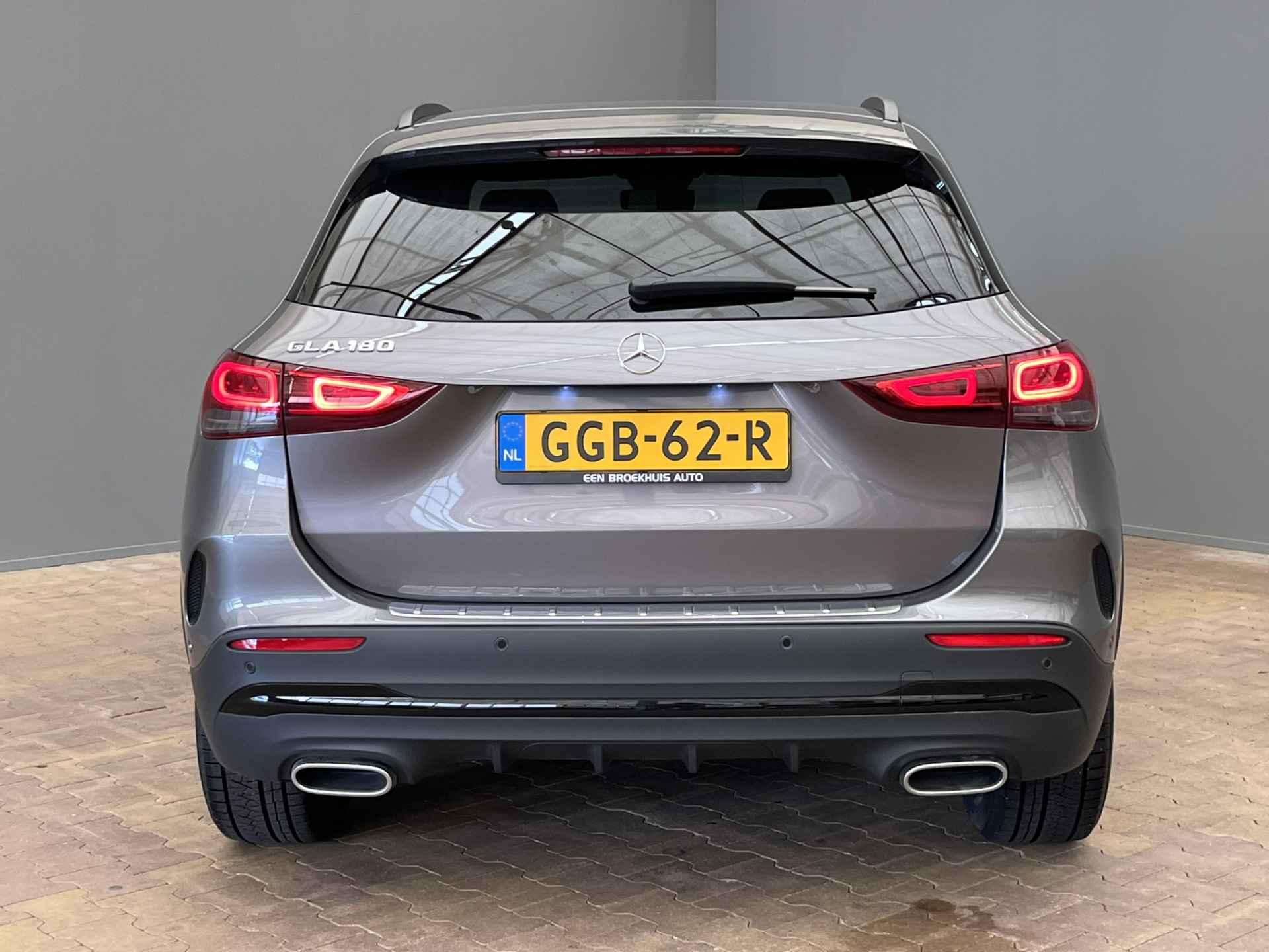 Mercedes-Benz GLA 180 AMG Line | AMG-Styling | Camera | Stoelverwarming | Elek.Klep | Alcantara/Leder | 19'' Lichtmetaal | Widescreen! | Automaat | Navigatie | Keyless | Sportstoelen | Bluetooth | Clima | Cruise | Carplay | 2023! - 11/52