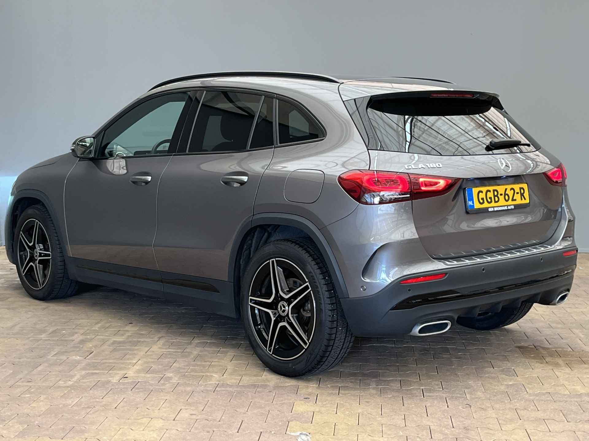 Mercedes-Benz GLA 180 AMG Line | AMG-Styling | Camera | Stoelverwarming | Elek.Klep | Alcantara/Leder | 19'' Lichtmetaal | Widescreen! | Automaat | Navigatie | Keyless | Sportstoelen | Bluetooth | Clima | Cruise | Carplay | 2023! - 12/52