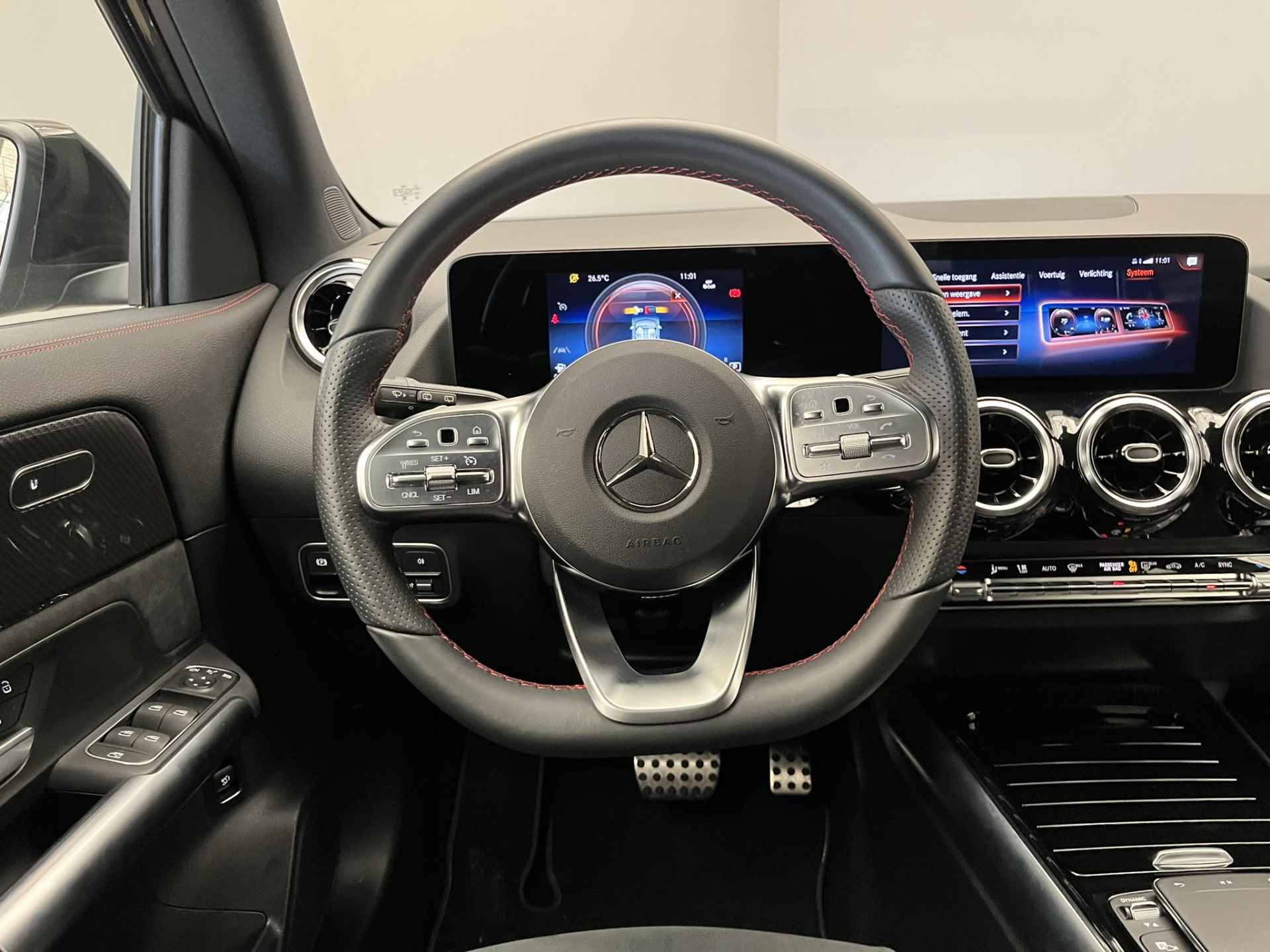 Mercedes-Benz GLA 180 AMG Line | AMG-Styling | Camera | Stoelverwarming | Elek.Klep | Alcantara/Leder | 19'' Lichtmetaal | Widescreen! | Automaat | Navigatie | Keyless | Sportstoelen | Bluetooth | Clima | Cruise | Carplay | 2023! - 19/52