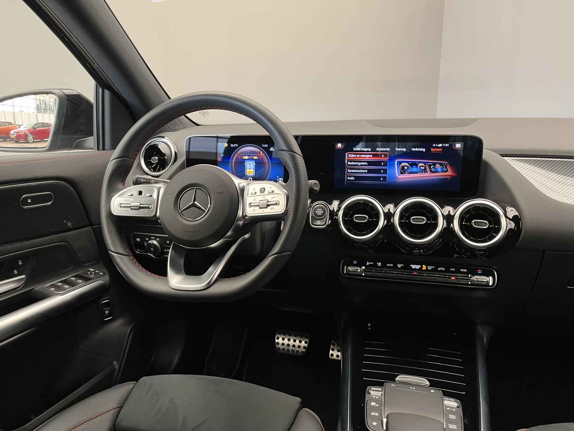 Mercedes-Benz GLA 180 AMG Line | AMG-Styling | Camera | Stoelverwarming | Elek.Klep | Alcantara/Leder | 19'' Lichtmetaal | Widescreen! | Automaat | Navigatie | Keyless | Sportstoelen | Bluetooth | Clima | Cruise | Carplay | 2023! - 35/52