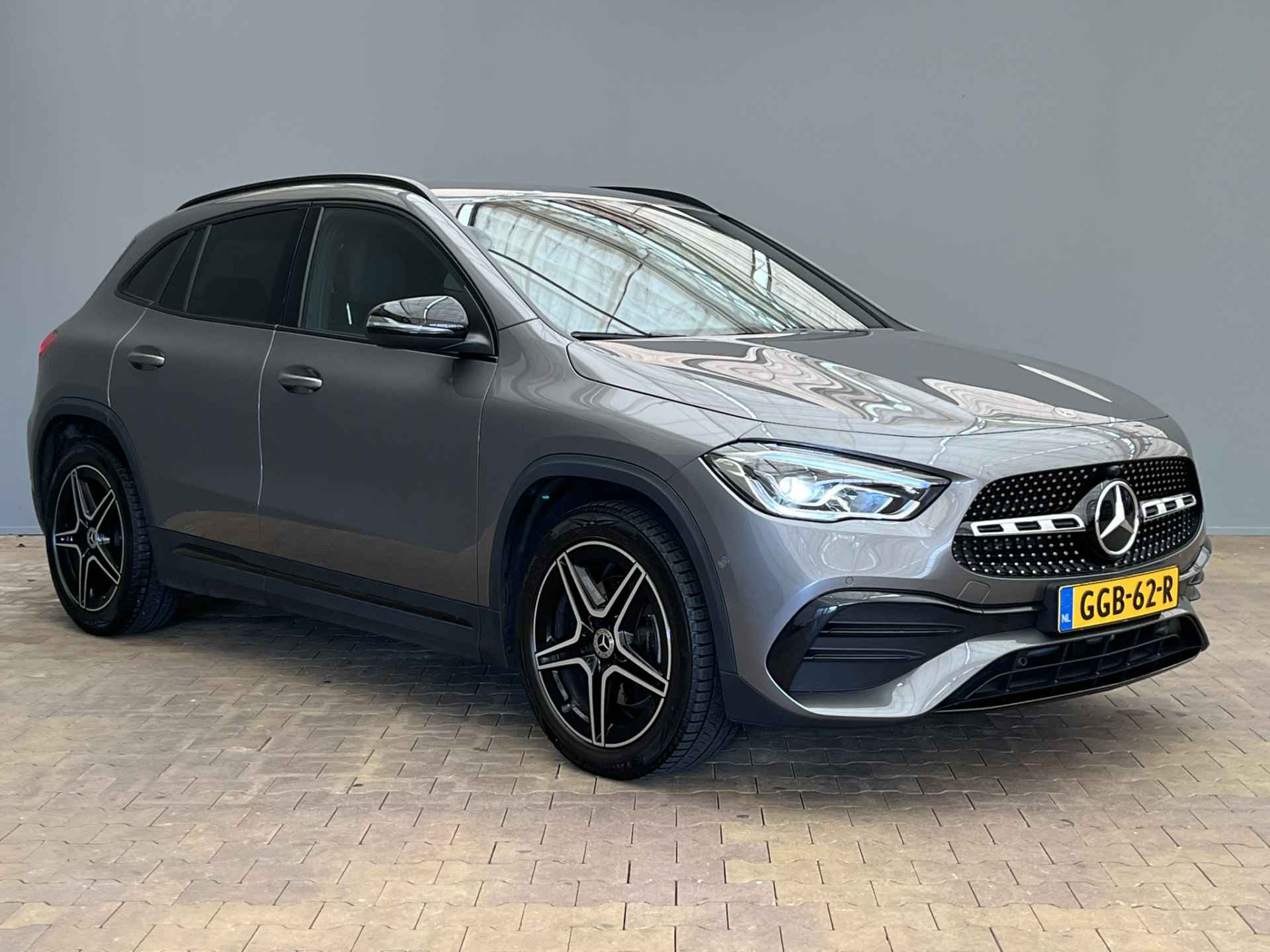 Mercedes-Benz GLA 180 AMG Line | AMG-Styling | Camera | Stoelverwarming | Elek.Klep | Alcantara/Leder | 19'' Lichtmetaal | Widescreen! | Automaat | Navigatie | Keyless | Sportstoelen | Bluetooth | Clima | Cruise | Carplay | 2023! - 49/52