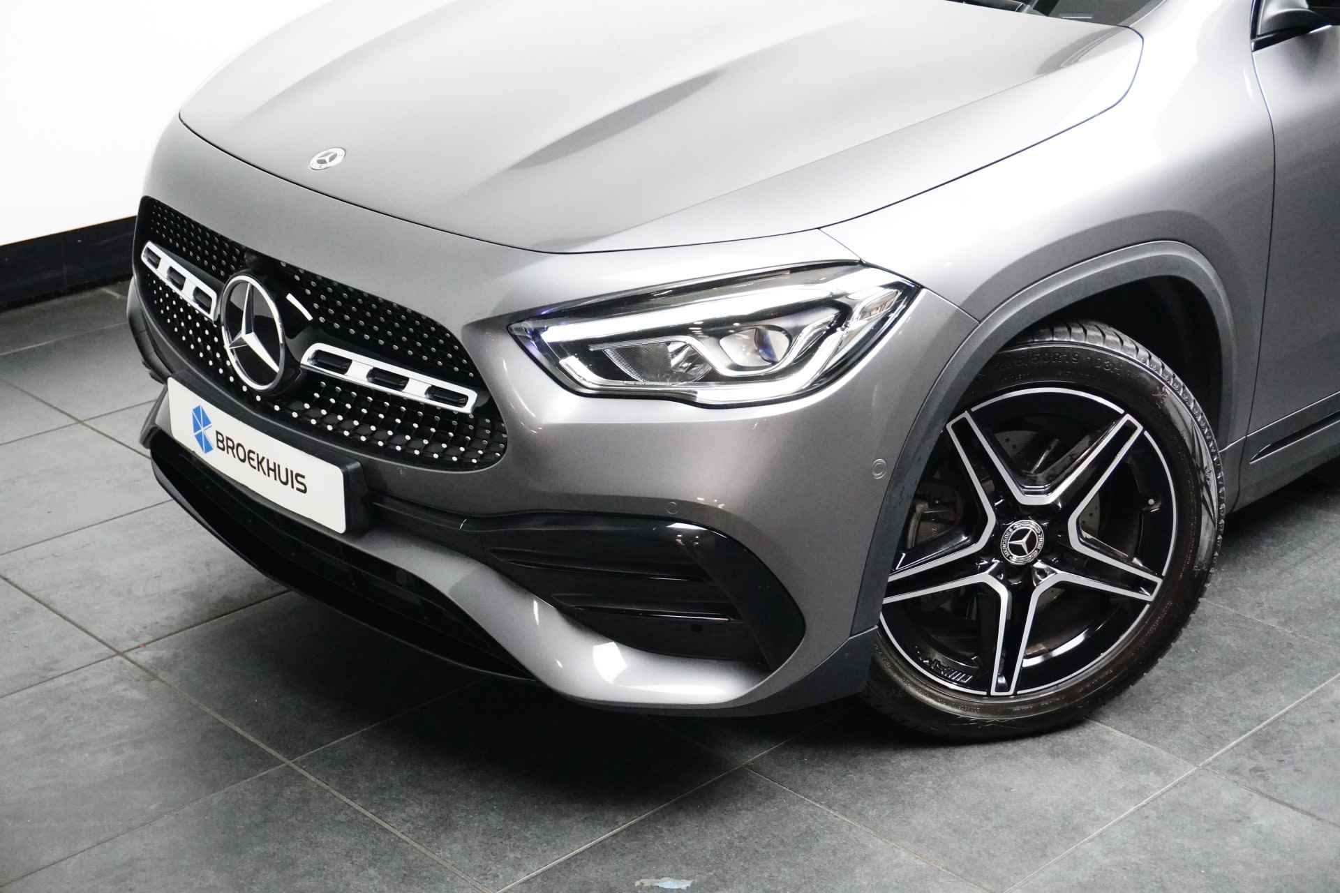 Mercedes-Benz GLA 180 AMG Line | AMG-Styling | Camera | Stoelverwarming | Elek.Klep | Alcantara/Leder | 19'' Lichtmetaal | Widescreen! | Automaat | Navigatie | Keyless | Sportstoelen | Bluetooth | Clima | Cruise | Carplay | 2023! - 52/52