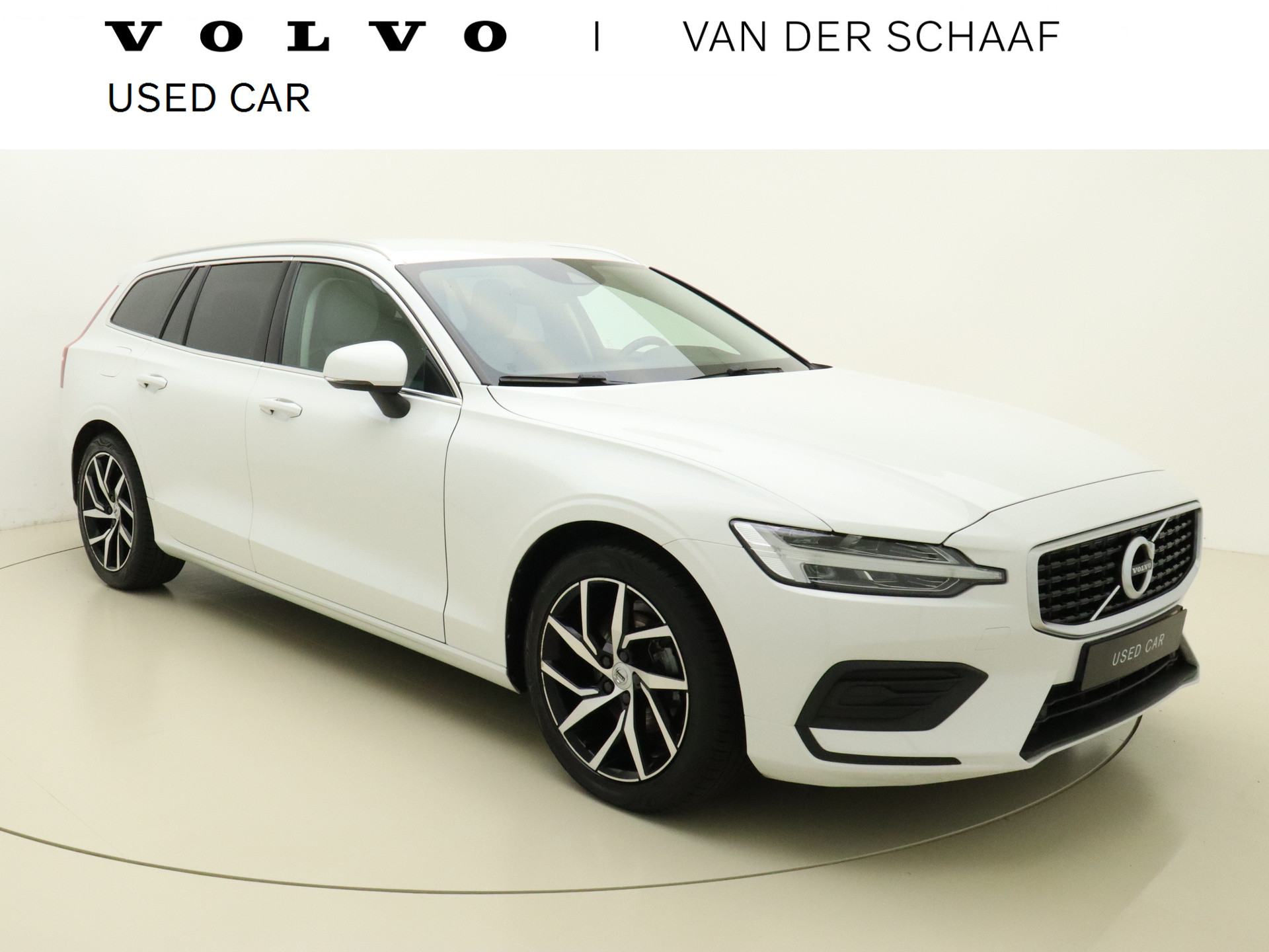 Volvo V60 D4 190pk Momentum | STOELVERWARMING | VERWARM. VOORRUIT | ELEK. TREKHAAK | 18" LM-VELGEN bij viaBOVAG.nl