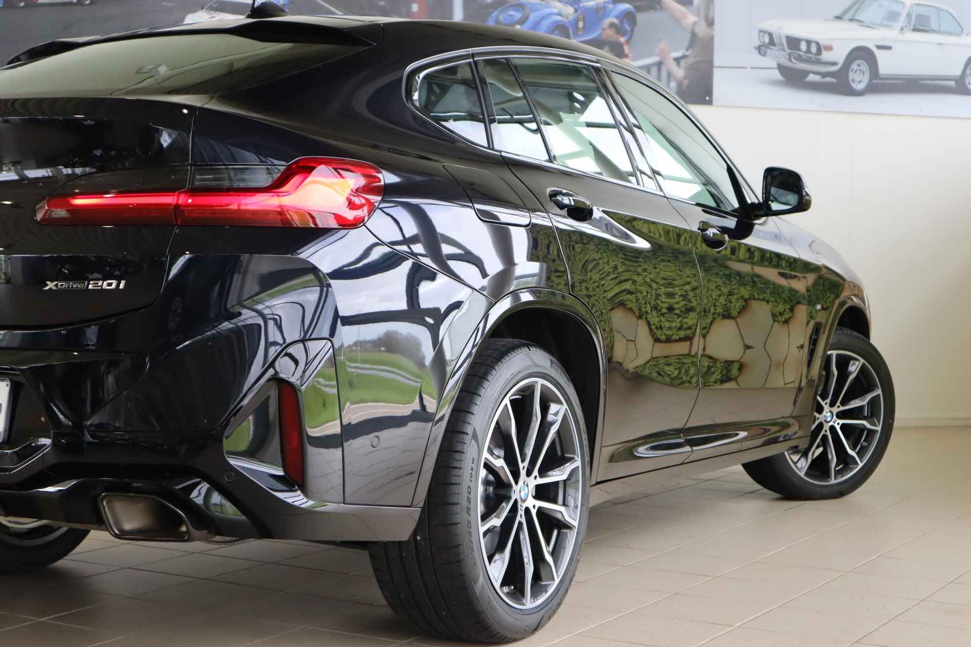 BMW X4 xDrive20i High Executive | M Sportpakket | Driving Assistant | Elektr. Trekhaak - 23/24