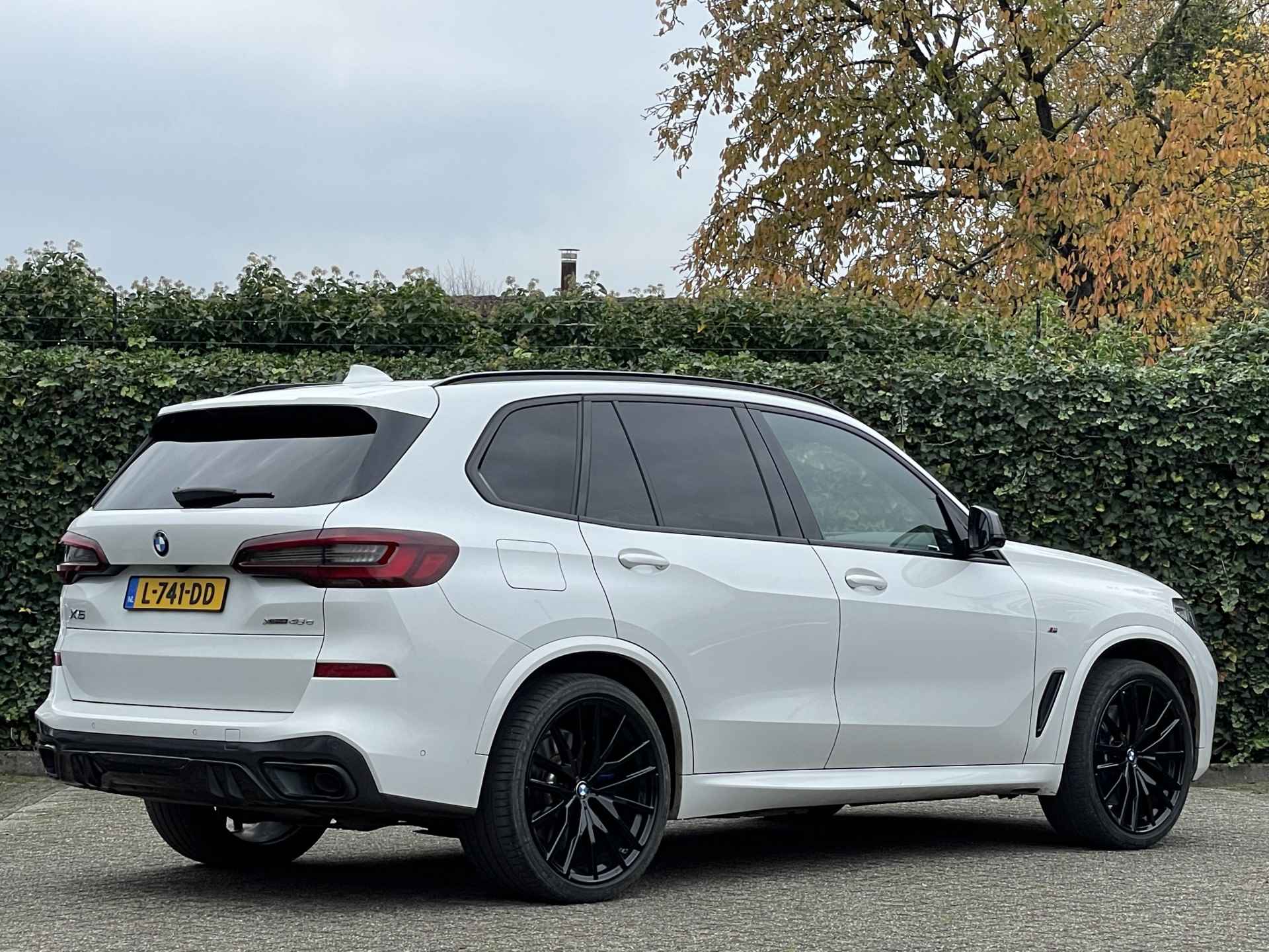 BMW X5 xDrive45e | M-Sport | Panorama | 22" | Carbon | Soft close | Co-Pilot | Comfort zetels - 2/34