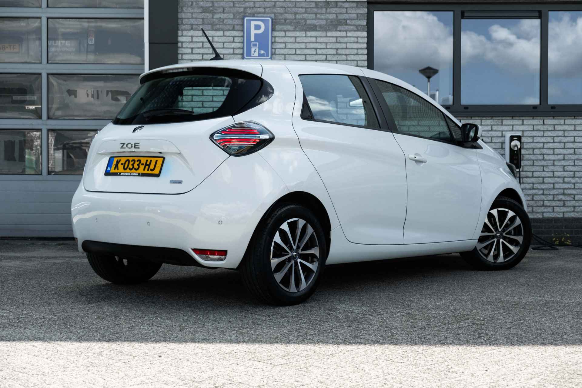 Renault ZOE R 135 PK Zen 52 kWh (ex Accu) | ECC | 400 km aktieradius | Parkeersensoren achter | plus accu € 6000,- meerprijs | incl. Bovag rijklaarpakket met 12 maanden garantie - 2/58