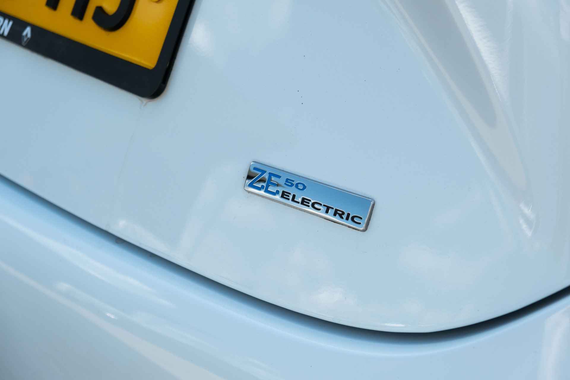 Renault ZOE R 135 PK Zen 52 kWh (ex Accu) | ECC | 400 km aktieradius | Parkeersensoren achter | plus accu € 6000,- meerprijs | incl. Bovag rijklaarpakket met 12 maanden garantie - 24/58