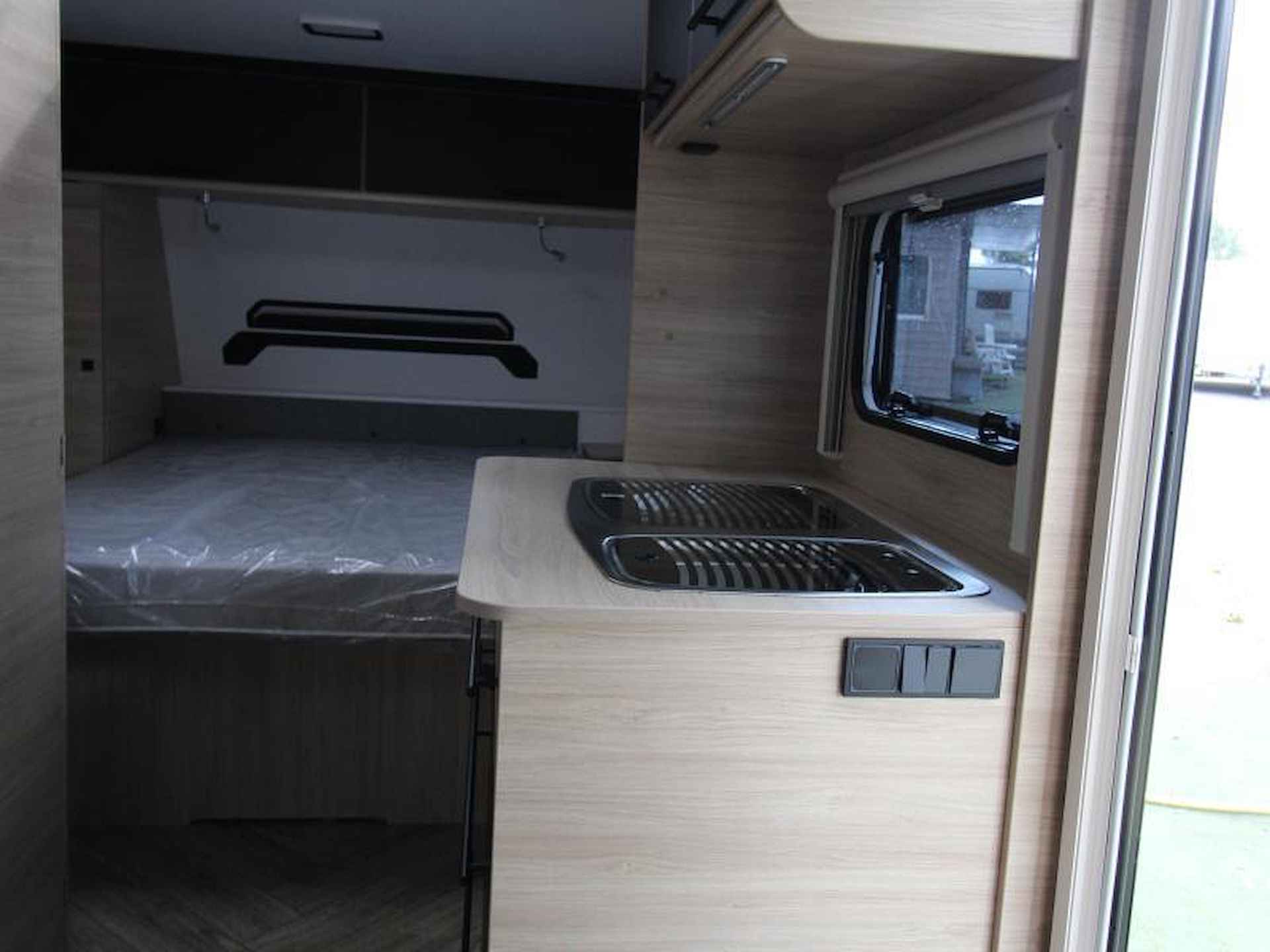 Caravelair Sport Line 480 NU MET € 2350,00 korting - 3/14