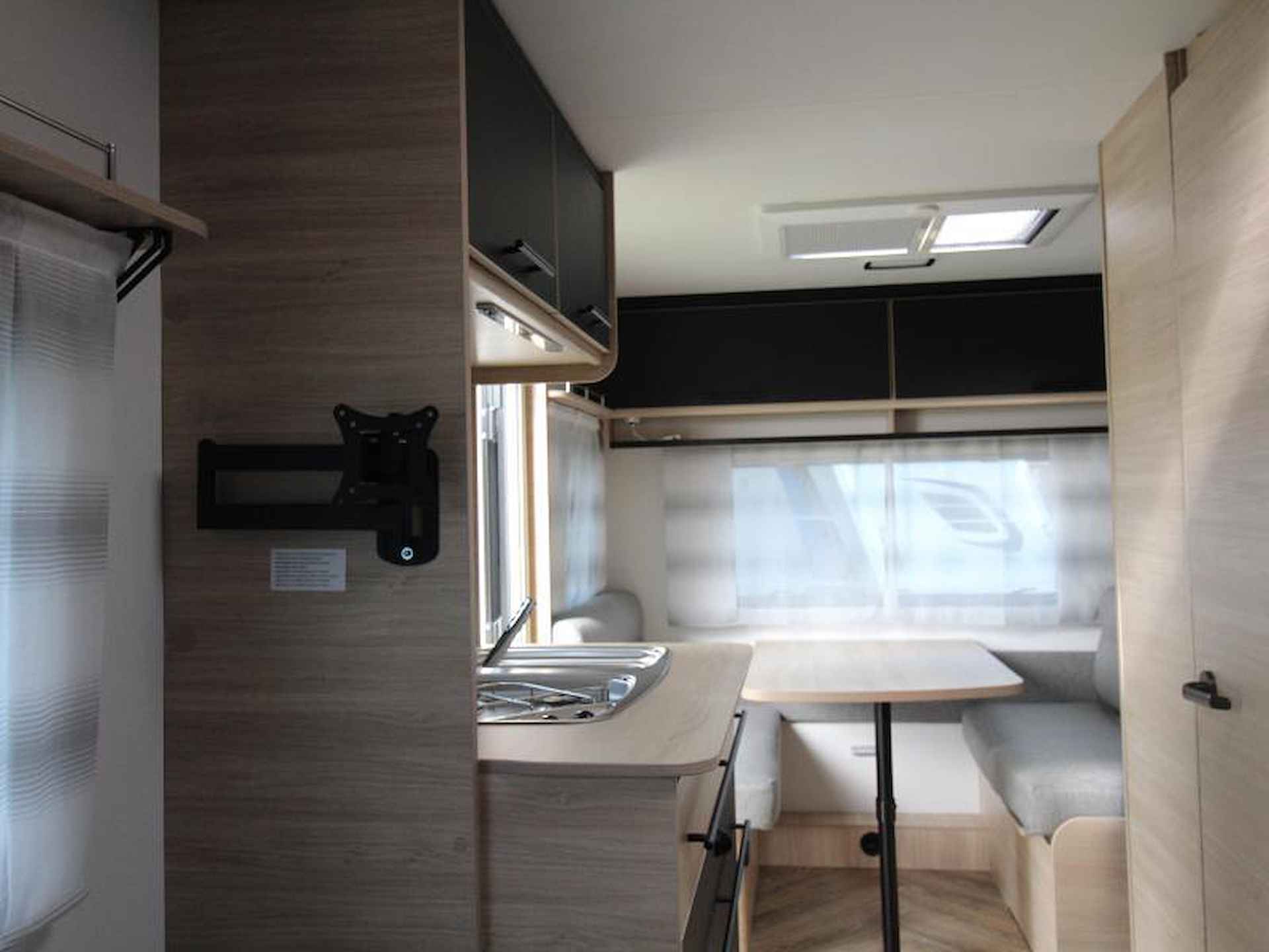 Caravelair Sport Line 480 NU MET € 2350,00 korting - 6/14