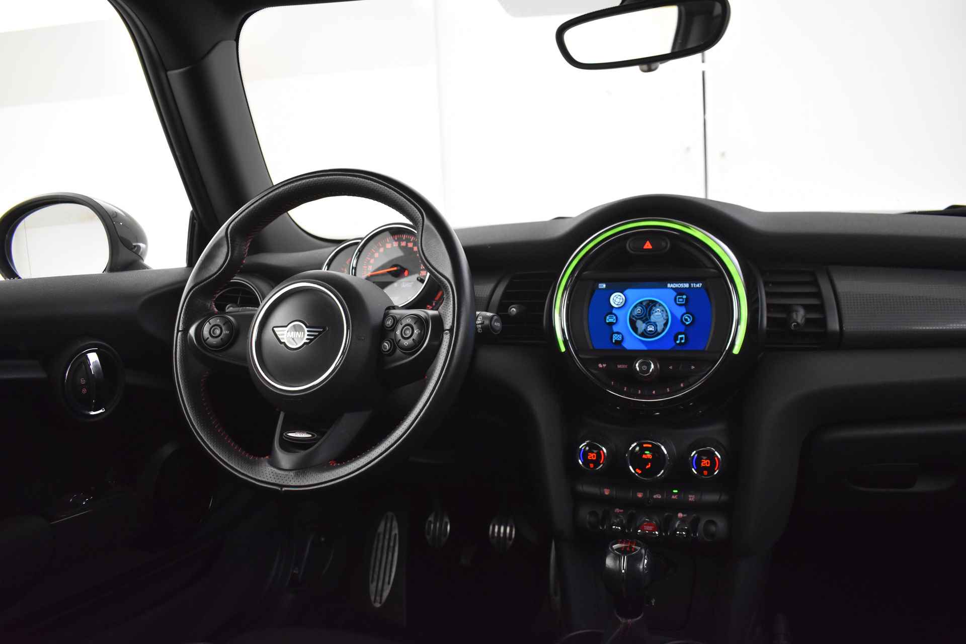 MINI Hatchback Cooper / JCW Pakket / Comfort Access / LED / Apple CarPlay / Comfortstoelen / Cruise Control - 10/42