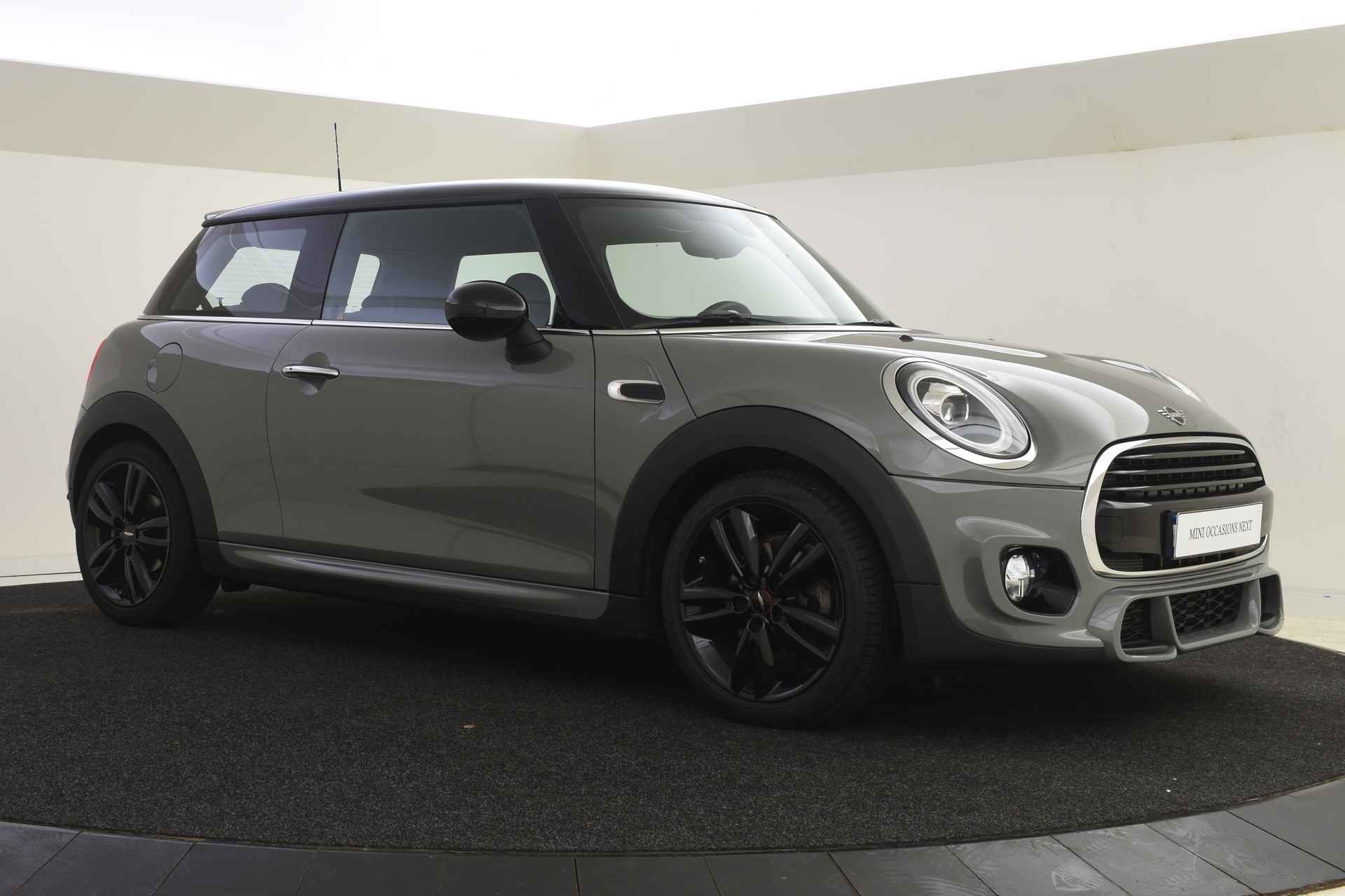 MINI Hatchback Cooper / JCW Pakket / Comfort Access / LED / Apple CarPlay / Comfortstoelen / Cruise Control - 23/42