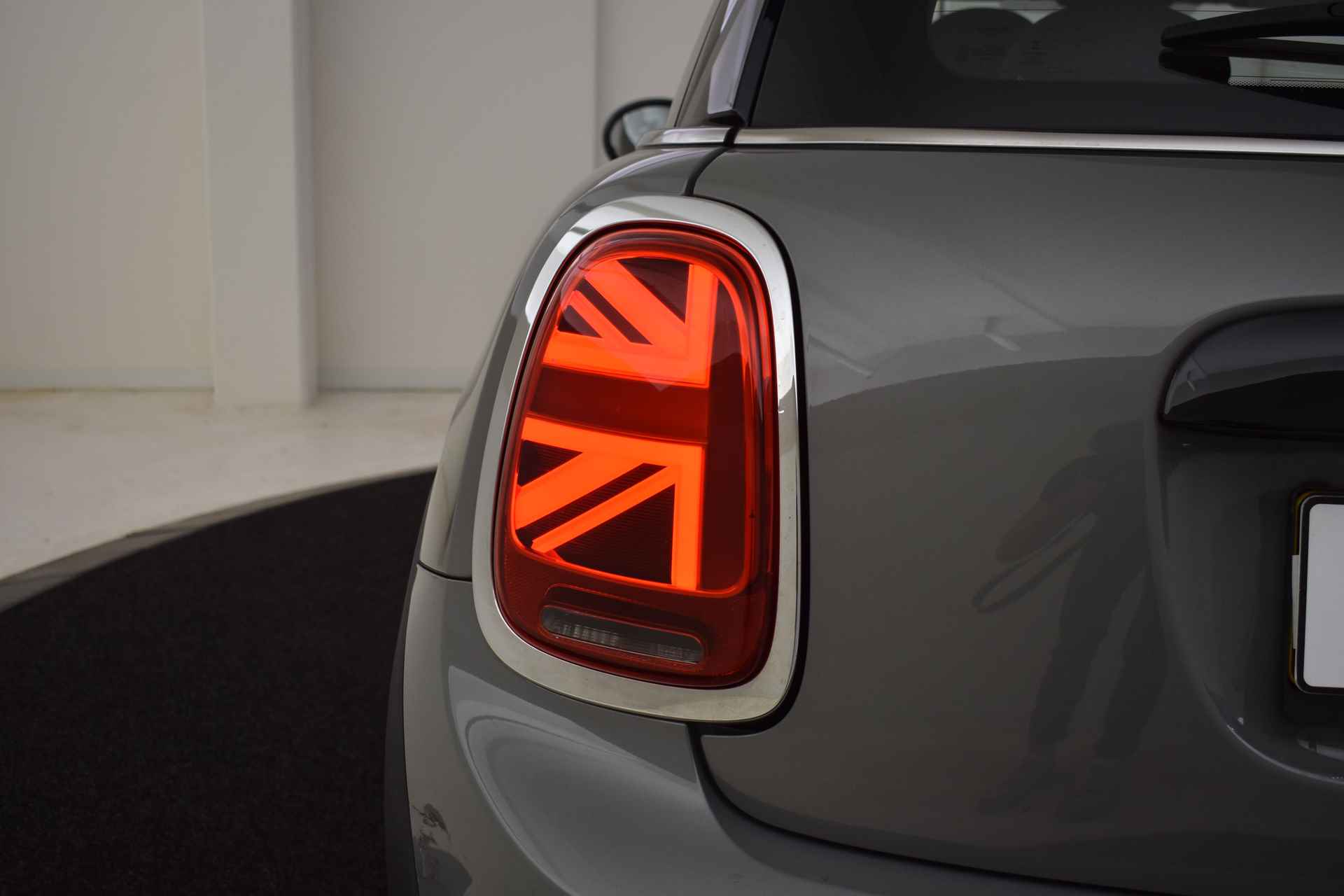 MINI Hatchback Cooper / JCW Pakket / Comfort Access / LED / Apple CarPlay / Comfortstoelen / Cruise Control - 42/42