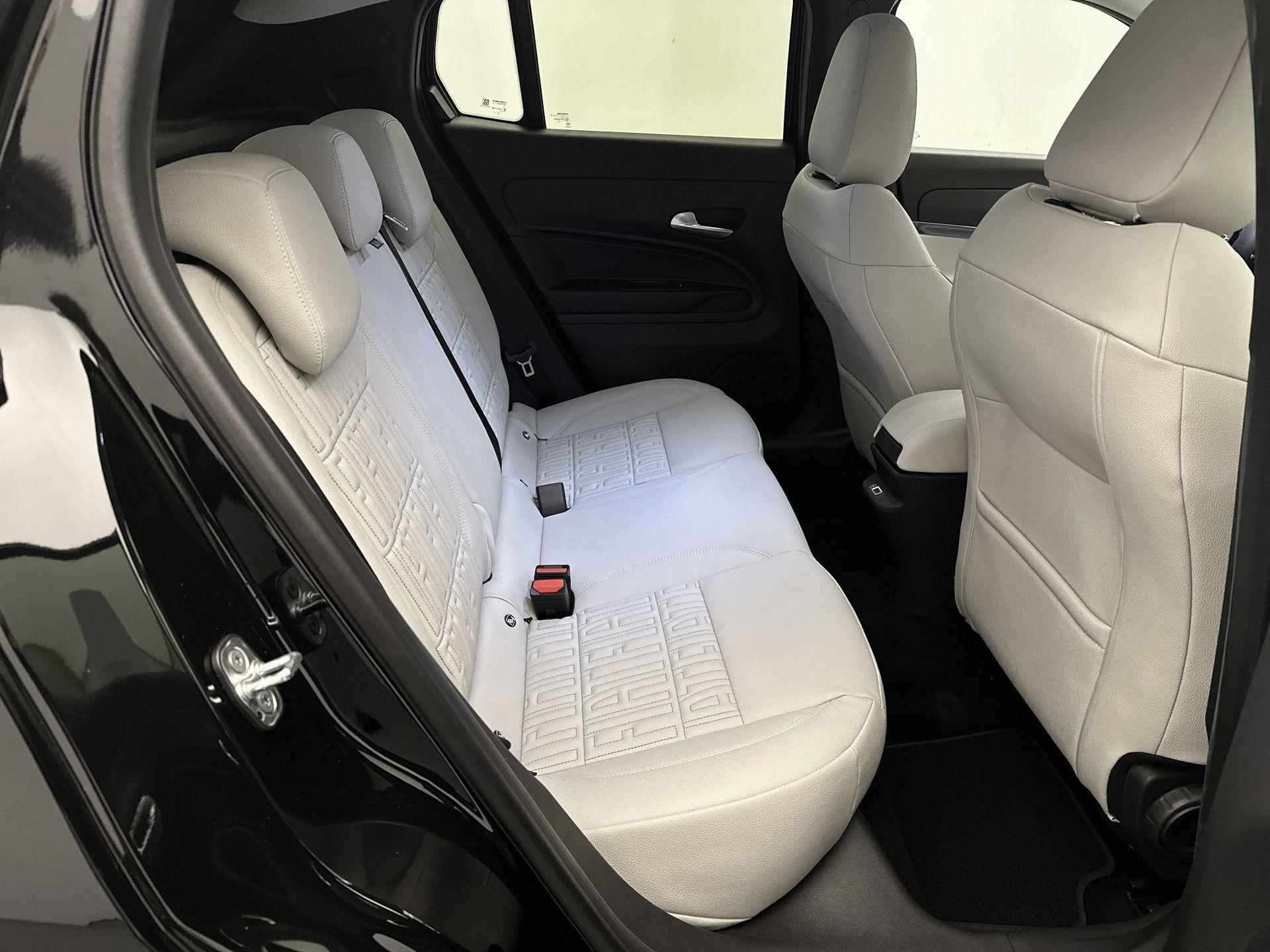 Fiat 600 1.2 Hybrid 100 La Prima Navigatie | Achteruitrijcamera | Kunstlederen Bekleding | Voorstoelen Verwarmd | Keyless Entry/Start | Elektrische Achterklep met Sensor | Dodehoek Detectie | Adaptieve Cruise Control | 18" Lichtmetalen Velgen | Apple Carplay/Android Auto | - 14/35