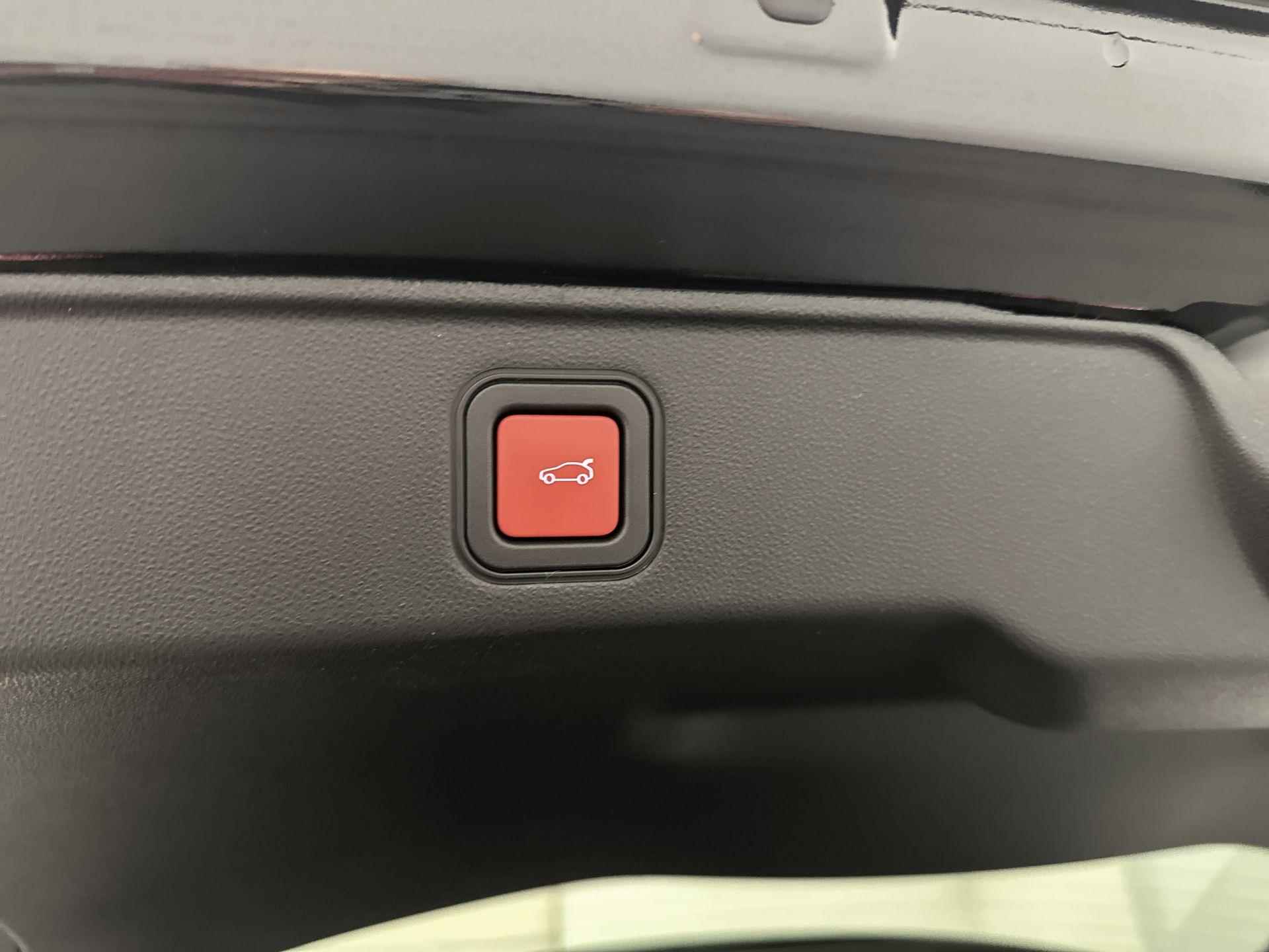 Fiat 600 1.2 Hybrid 100 La Prima Navigatie | Achteruitrijcamera | Kunstlederen Bekleding | Voorstoelen Verwarmd | Keyless Entry/Start | Elektrische Achterklep met Sensor | Dodehoek Detectie | Adaptieve Cruise Control | 18" Lichtmetalen Velgen | Apple Carplay/Android Auto | - 28/35