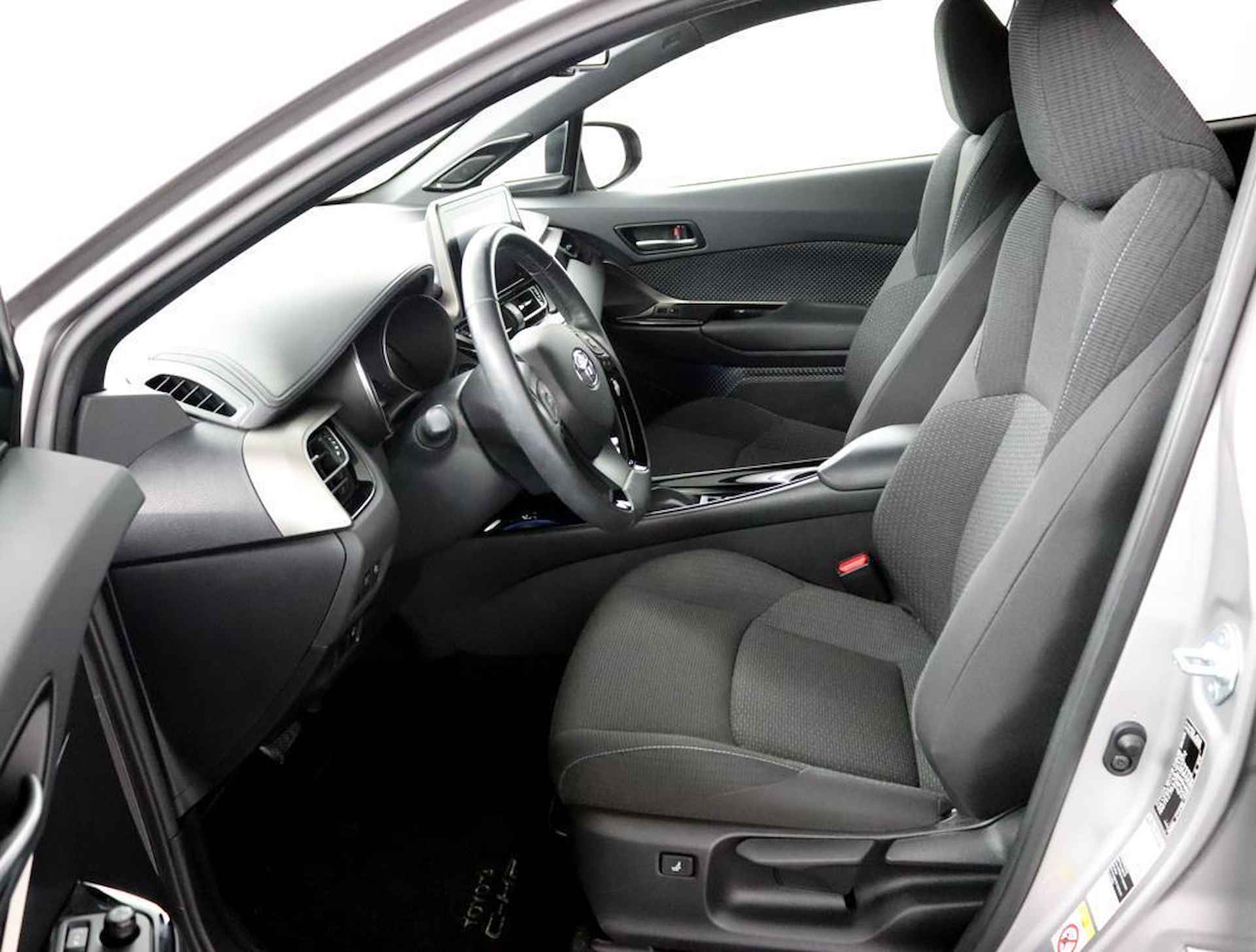 Toyota C-HR 1.8 Hybrid Style Ultimate | Navigatie | Parkeer sensoren voor + achter | Stoelverwarming | Stuurwielverwarming | JBL audio | - 14/48