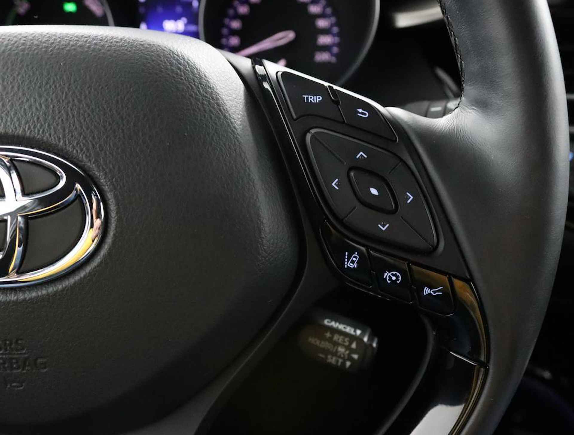 Toyota C-HR 1.8 Hybrid Style Ultimate | Navigatie | Parkeer sensoren voor + achter | Stoelverwarming | Stuurwielverwarming | JBL audio | - 17/48