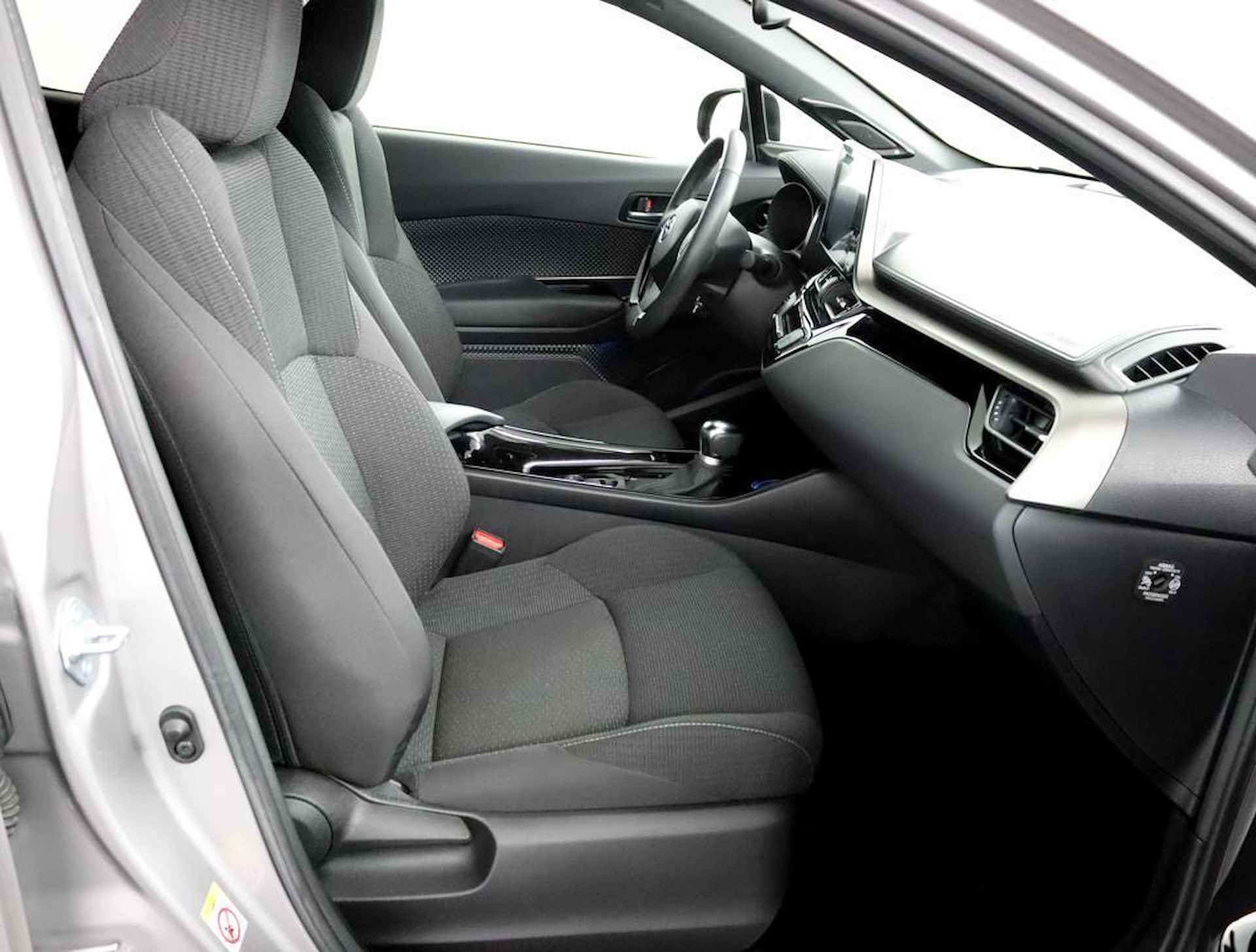 Toyota C-HR 1.8 Hybrid Style Ultimate | Navigatie | Parkeer sensoren voor + achter | Stoelverwarming | Stuurwielverwarming | JBL audio | - 18/48