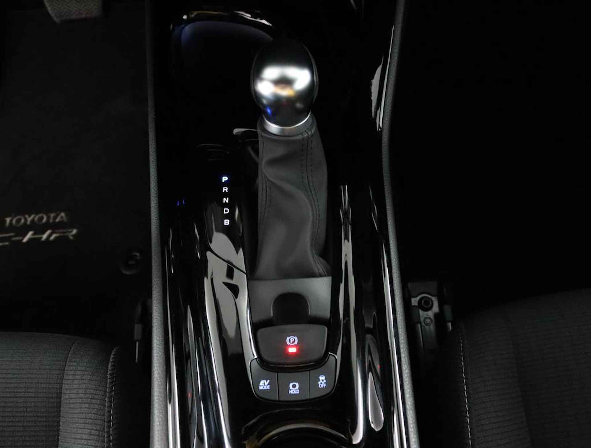 Toyota C-HR 1.8 Hybrid Style Ultimate | Navigatie | Parkeer sensoren voor + achter | Stoelverwarming | Stuurwielverwarming | JBL audio | - 22/48