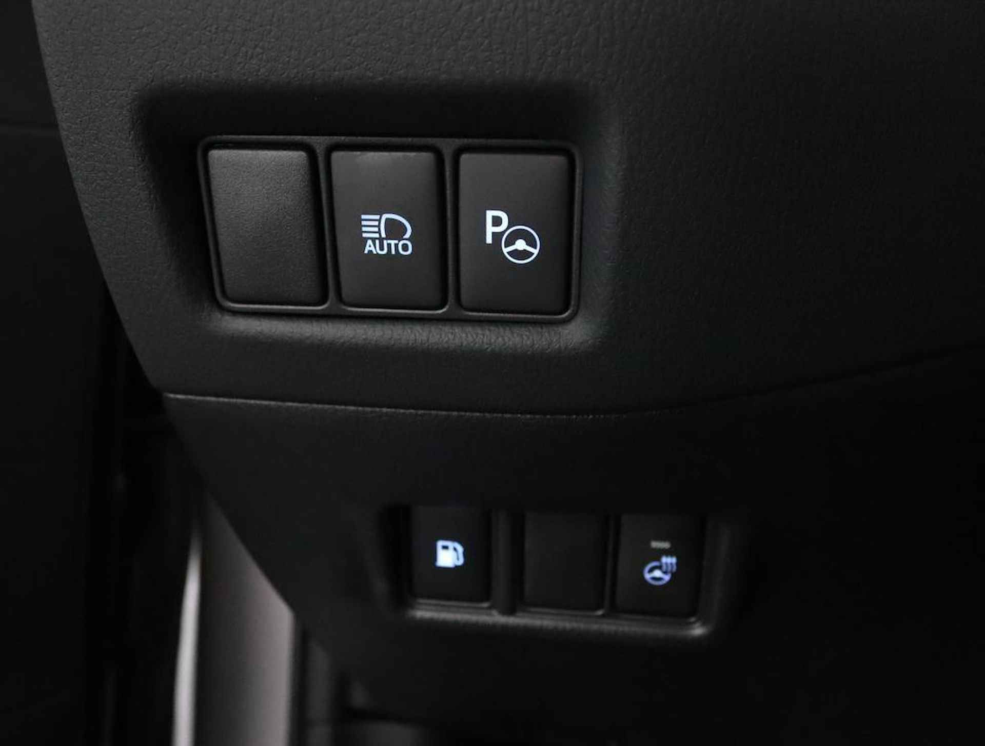 Toyota C-HR 1.8 Hybrid Style Ultimate | Navigatie | Parkeer sensoren voor + achter | Stoelverwarming | Stuurwielverwarming | JBL audio | - 25/48