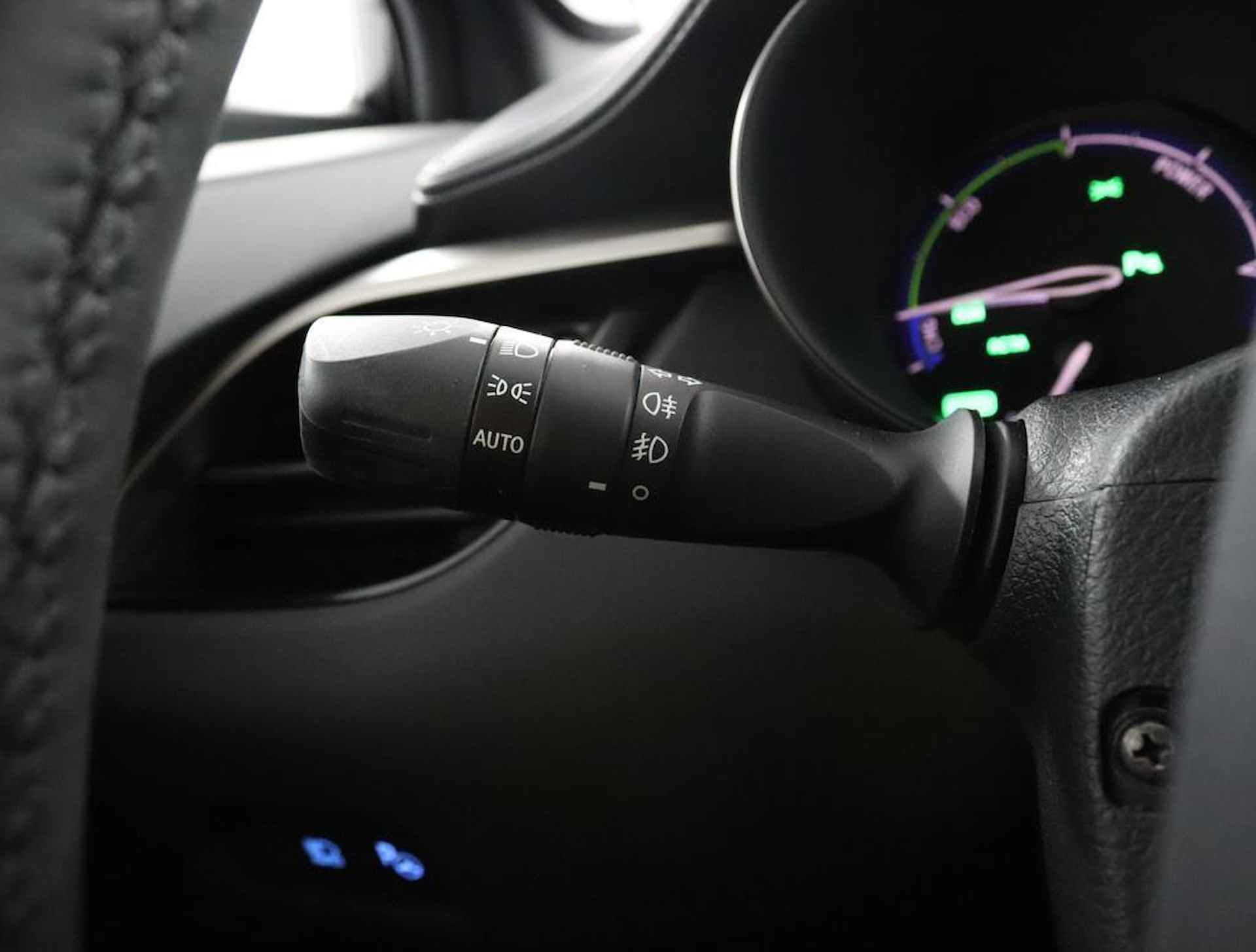 Toyota C-HR 1.8 Hybrid Style Ultimate | Navigatie | Parkeer sensoren voor + achter | Stoelverwarming | Stuurwielverwarming | JBL audio | - 26/48