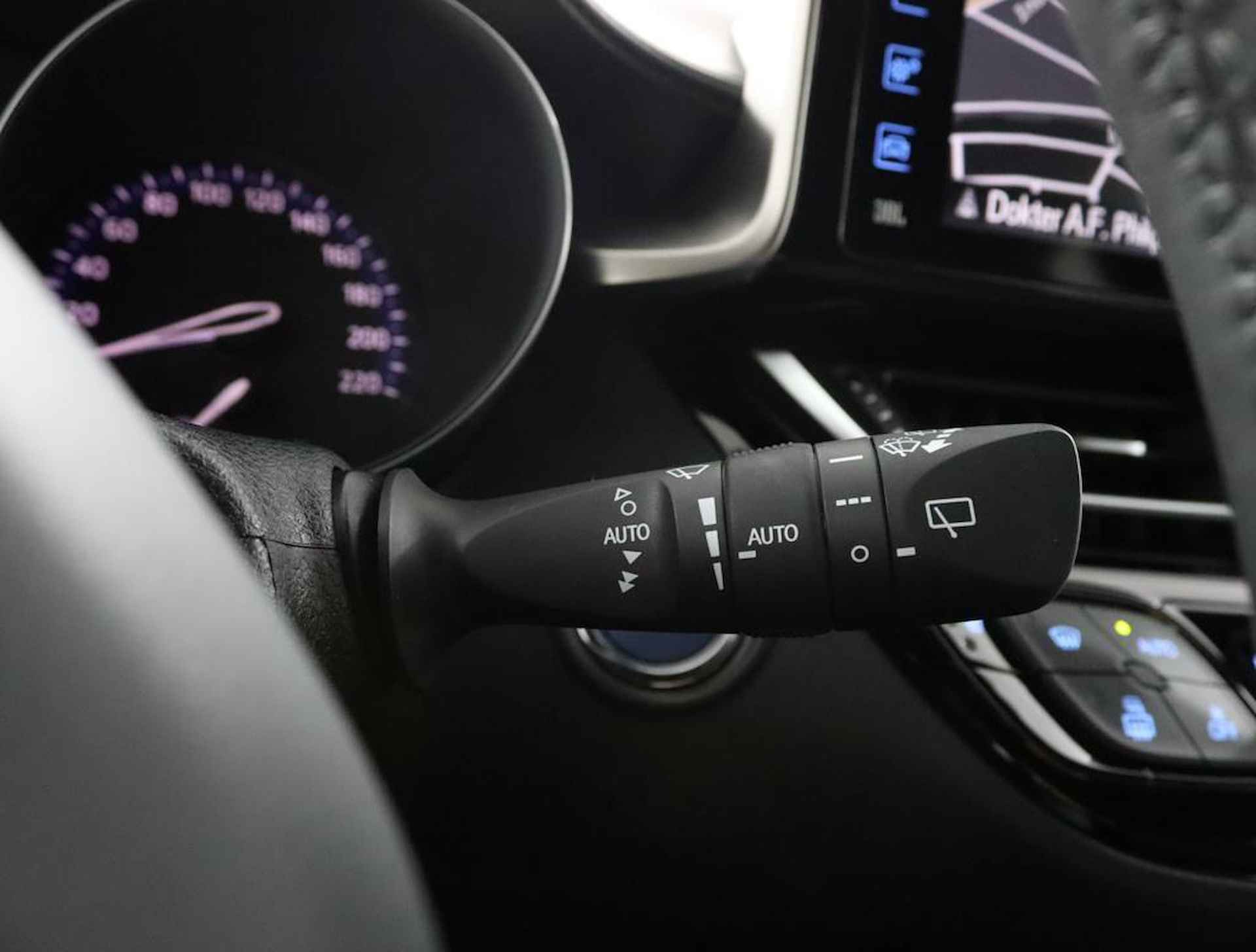 Toyota C-HR 1.8 Hybrid Style Ultimate | Navigatie | Parkeer sensoren voor + achter | Stoelverwarming | Stuurwielverwarming | JBL audio | - 27/48