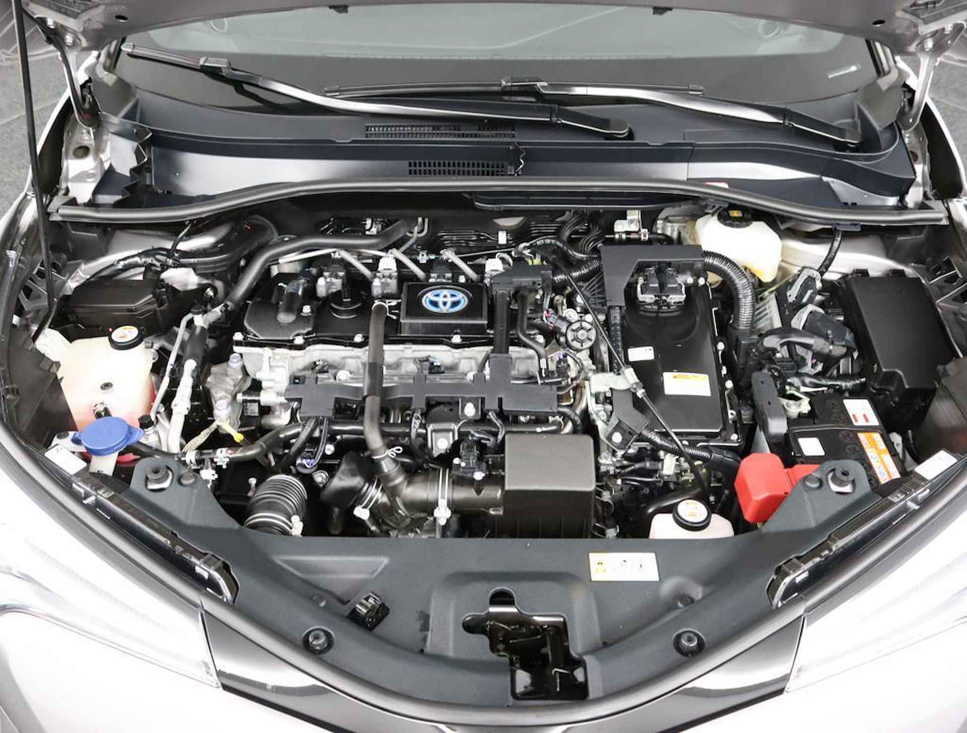 Toyota C-HR 1.8 Hybrid Style Ultimate | Navigatie | Parkeer sensoren voor + achter | Stoelverwarming | Stuurwielverwarming | JBL audio | - 29/48