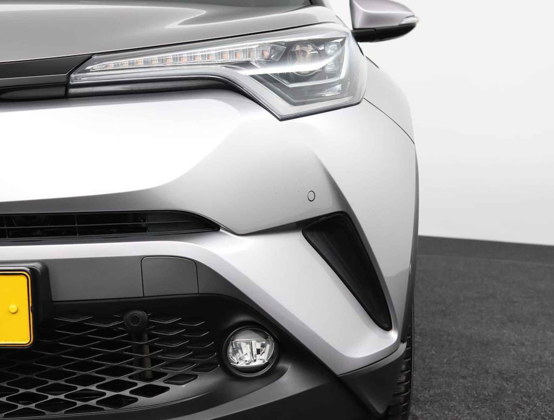 Toyota C-HR 1.8 Hybrid Style Ultimate | Navigatie | Parkeer sensoren voor + achter | Stoelverwarming | Stuurwielverwarming | JBL audio | - 36/48