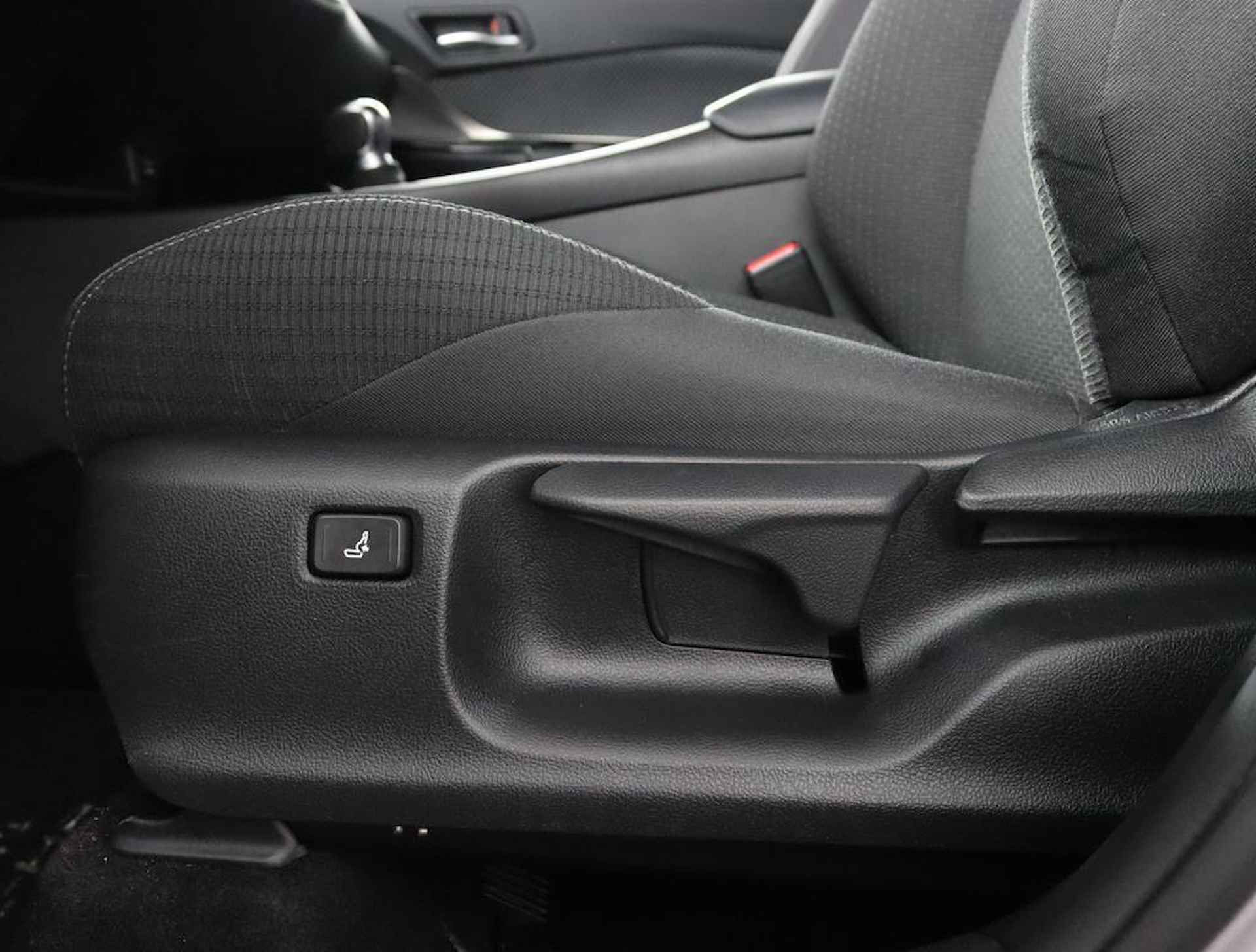 Toyota C-HR 1.8 Hybrid Style Ultimate | Navigatie | Parkeer sensoren voor + achter | Stoelverwarming | Stuurwielverwarming | JBL audio | - 41/48