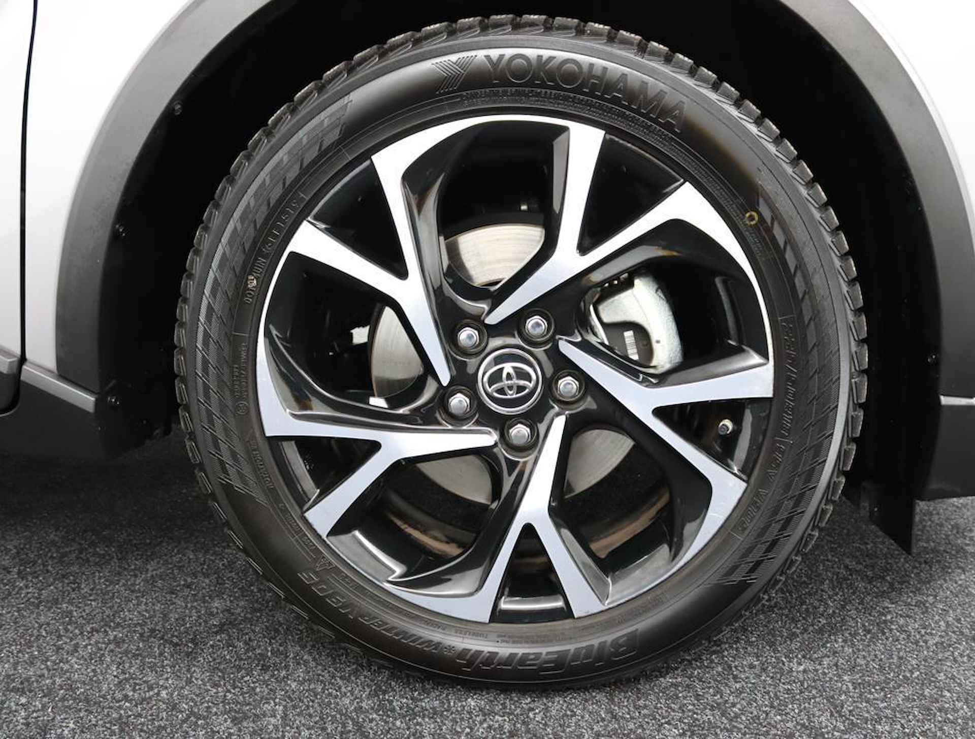 Toyota C-HR 1.8 Hybrid Style Ultimate | Navigatie | Parkeer sensoren voor + achter | Stoelverwarming | Stuurwielverwarming | JBL audio | - 47/48