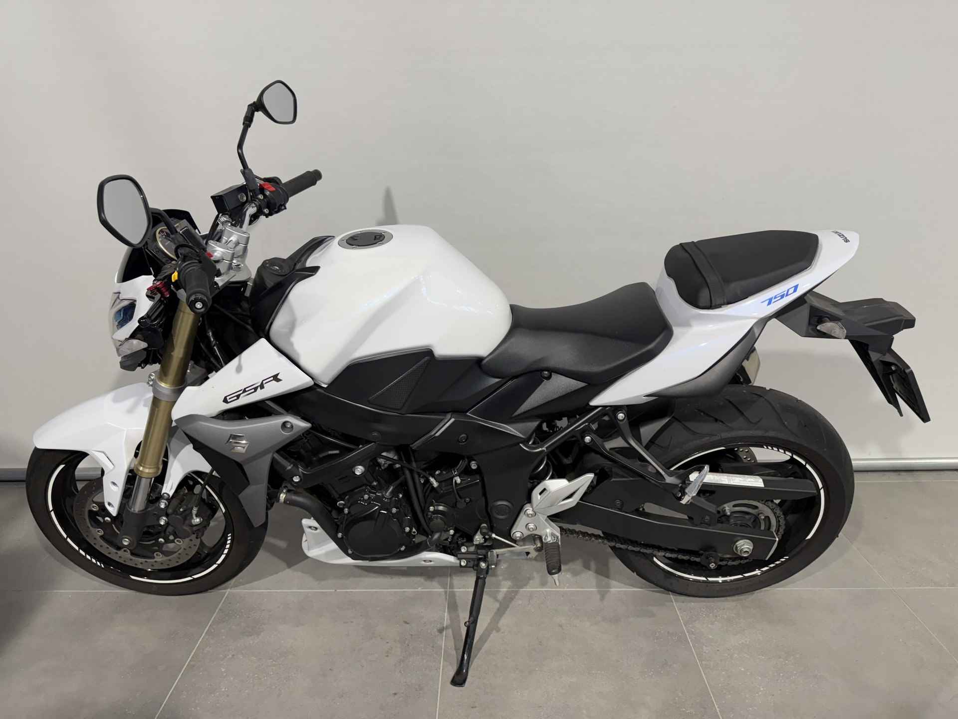 Suzuki GSR 750 - 9/9