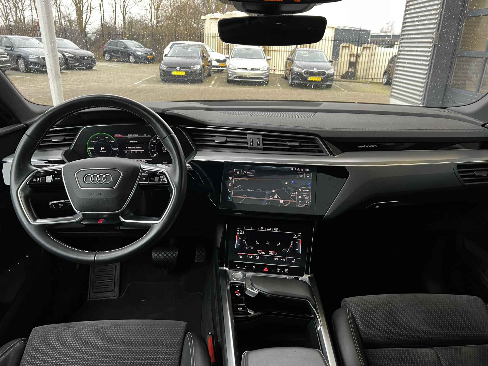 Audi e-tron e-tron 50 quattro Launch edition Black 71 kWh Met/allic/ Digitale Cockpit/ Led/ Panoramadak / S line Int. + Ext. / Elec. Klep/ Camera/ Clima/ Navi/  Parkeersensoren / 20 lmv - 23/38