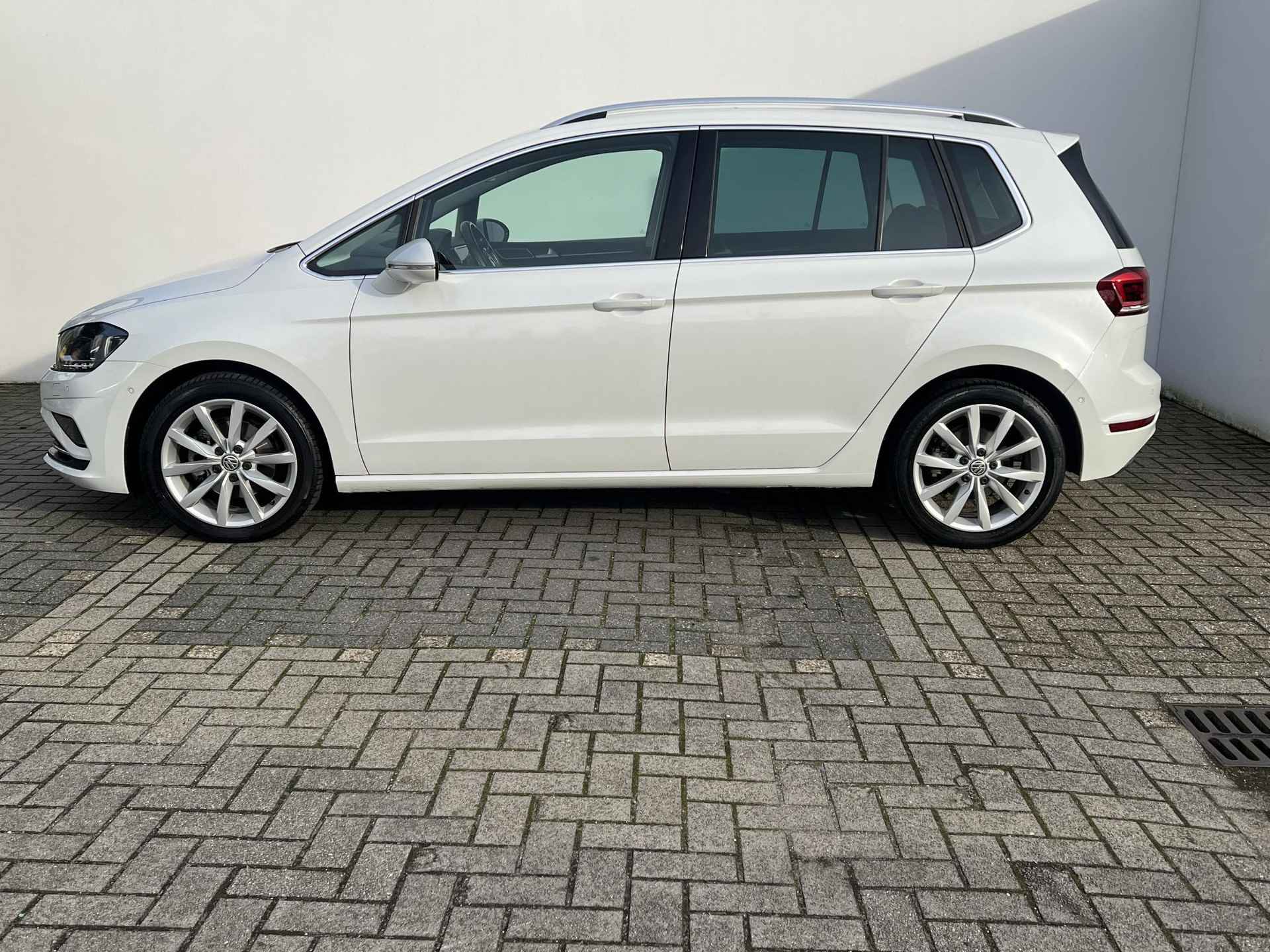 Volkswagen Golf Sportsvan 1.5 TSI ACT Highline | PANORAMADAK | NL AUTO | AFNEEMBARE TREKHAAK | NAVI | STOELVERWARMING | KEYLESS ENTRY | PARK ASSIST | - 5/35