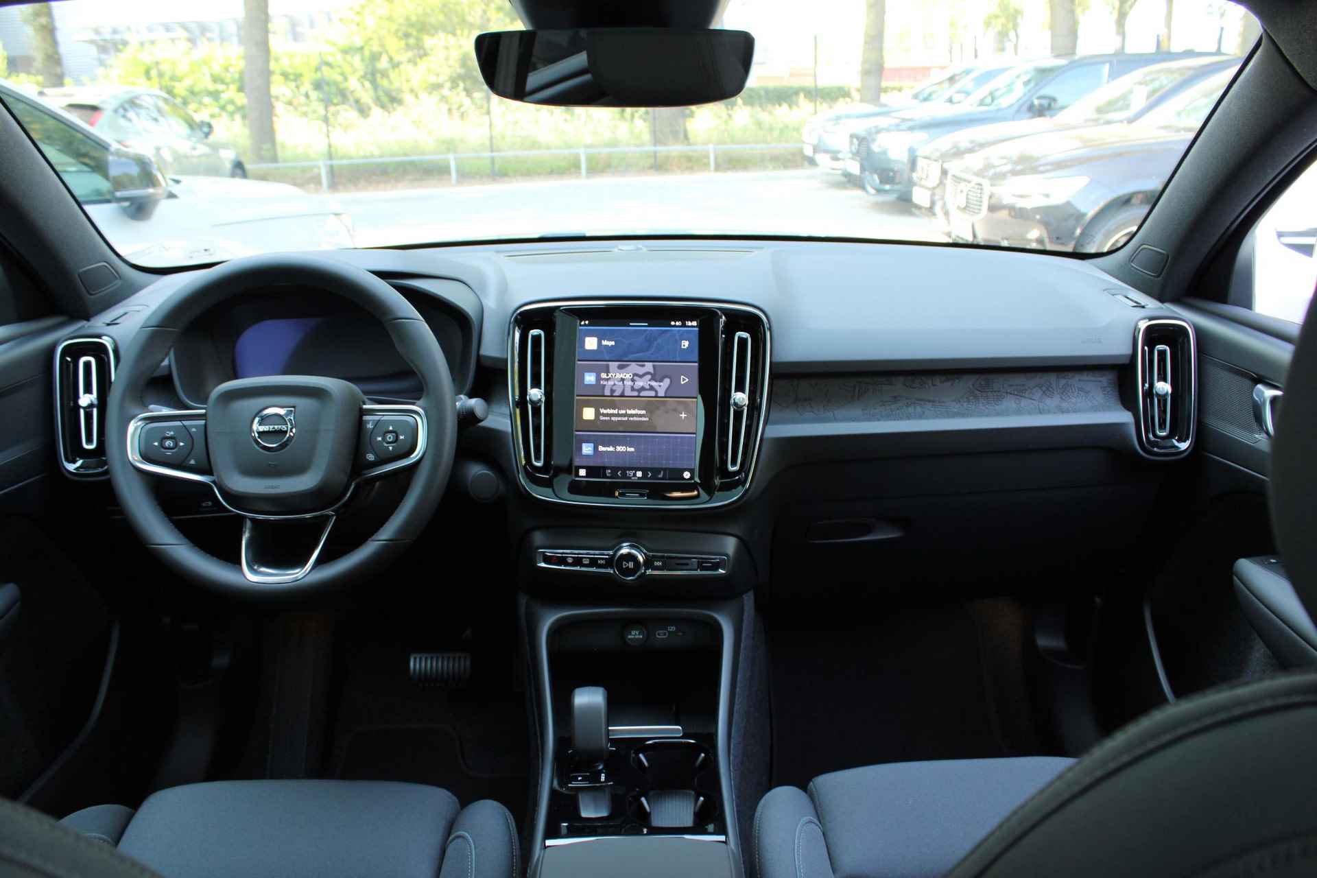 Volvo C40 Single Motor Extended Range Plus 82 kWh Keyless Entry, Elektrische Achterklep, BLIS Dodehoekdetectie, Stoelverwarming, Stuurverwarming, Park Assist Voor & Achter incl. Achteruitrijcamera, 19" Lichtmetalen Velgen, Google Services - 4/24