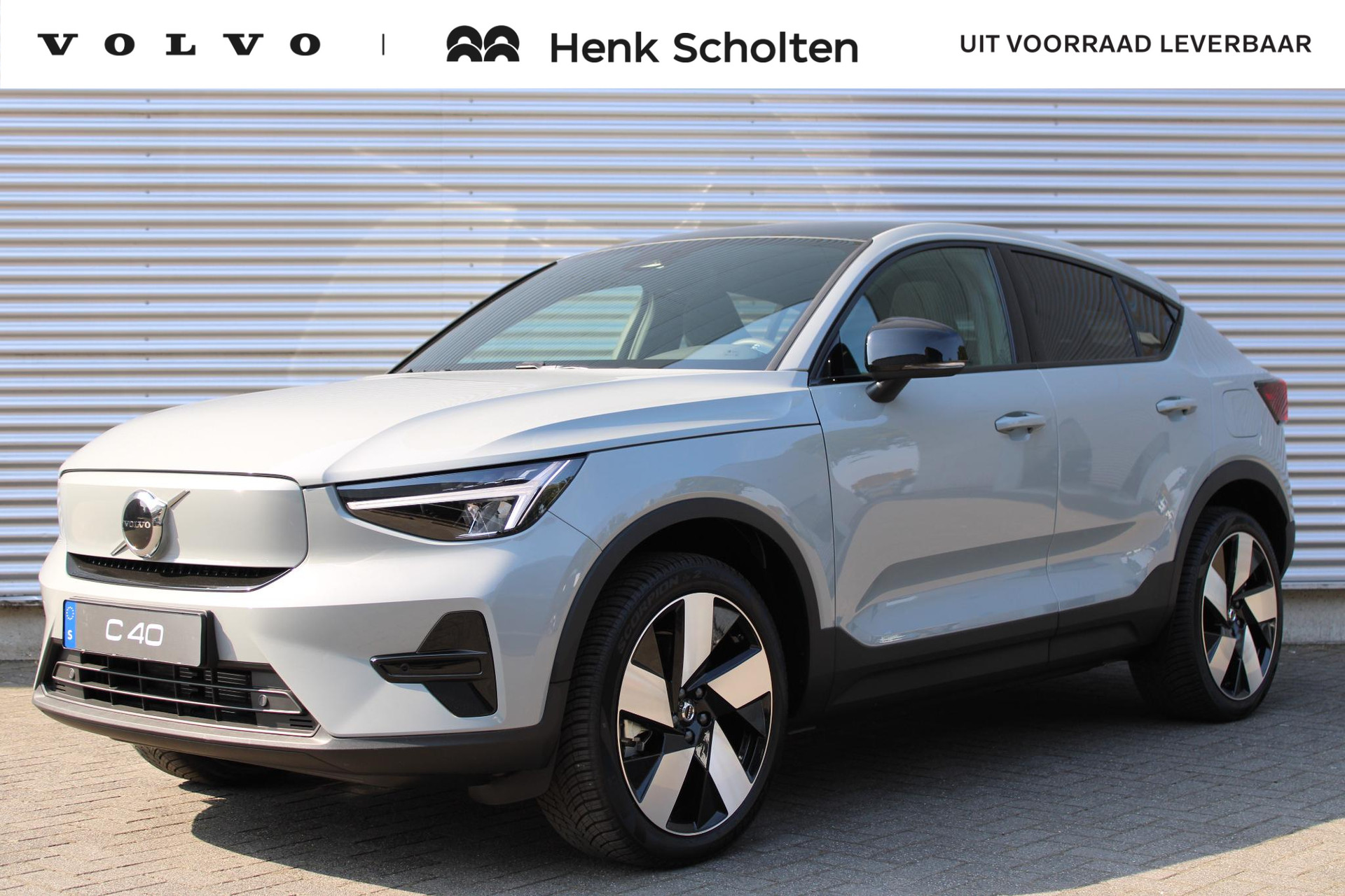 Volvo C40 Single Motor Extended Range Plus 82 kWh Keyless Entry, Elektrische Achterklep, BLIS Dodehoekdetectie, Stoelverwarming, Stuurverwarming, Park Assist Voor & Achter incl. Achteruitrijcamera, 19" Lichtmetalen Velgen, Google Services