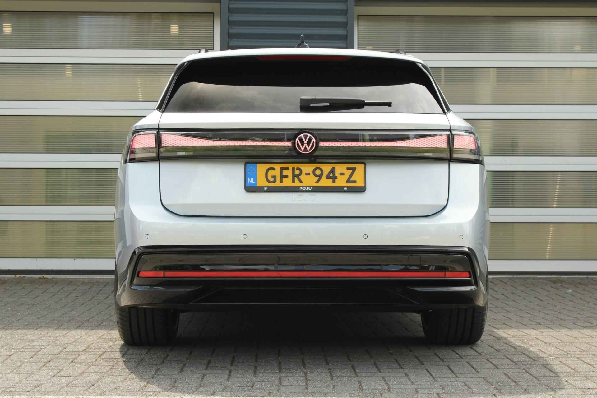 Volkswagen ID.7 Tourer 286pk First Edition 77 kWh | Trekhaak | 20" Velgen | Warmtepomp - 9/61