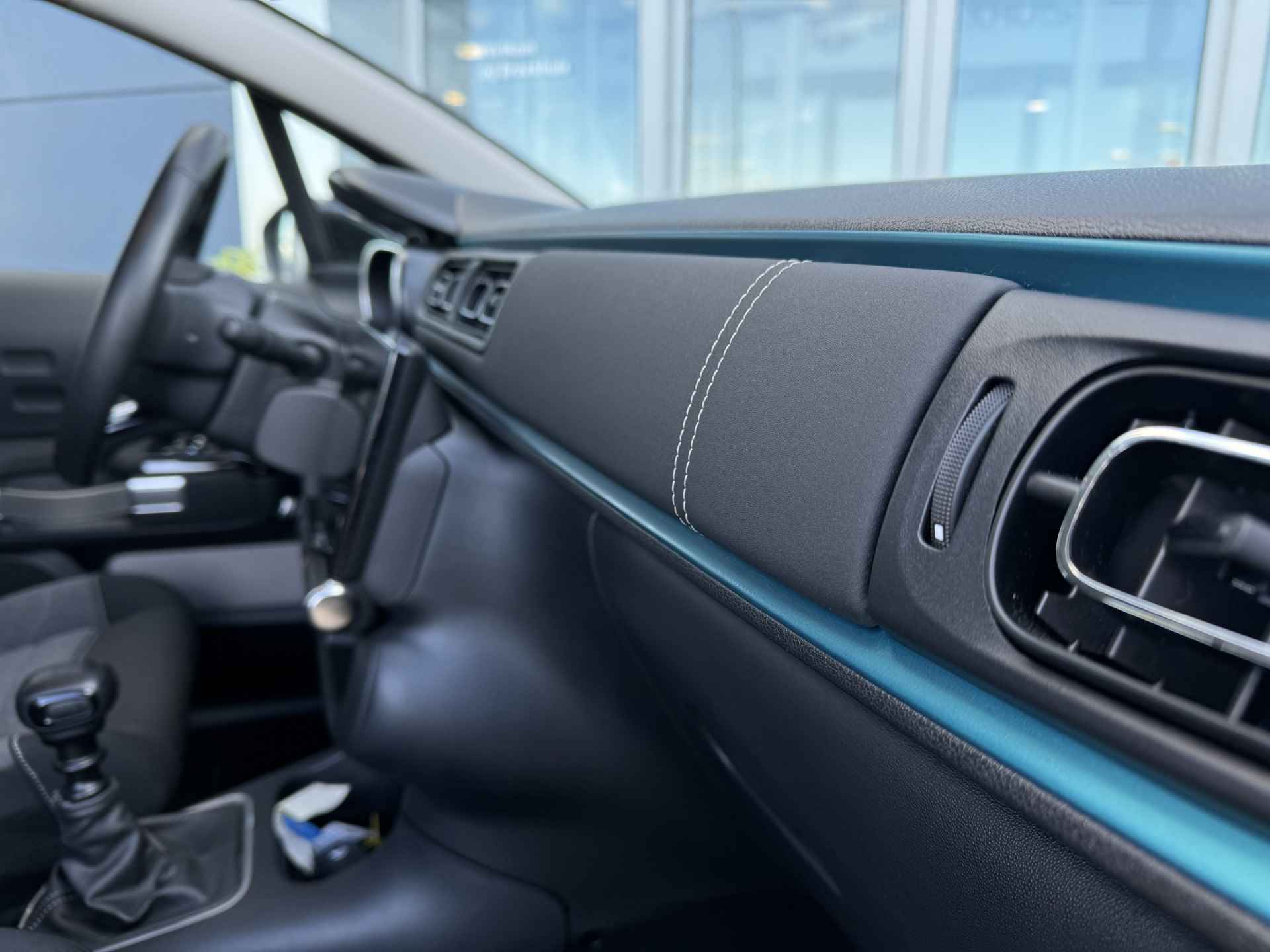 Citroën C3 1.2 PureTech Shine | Cruise Control | Camera | PDC V/A | Keyless | Navi - 20/35