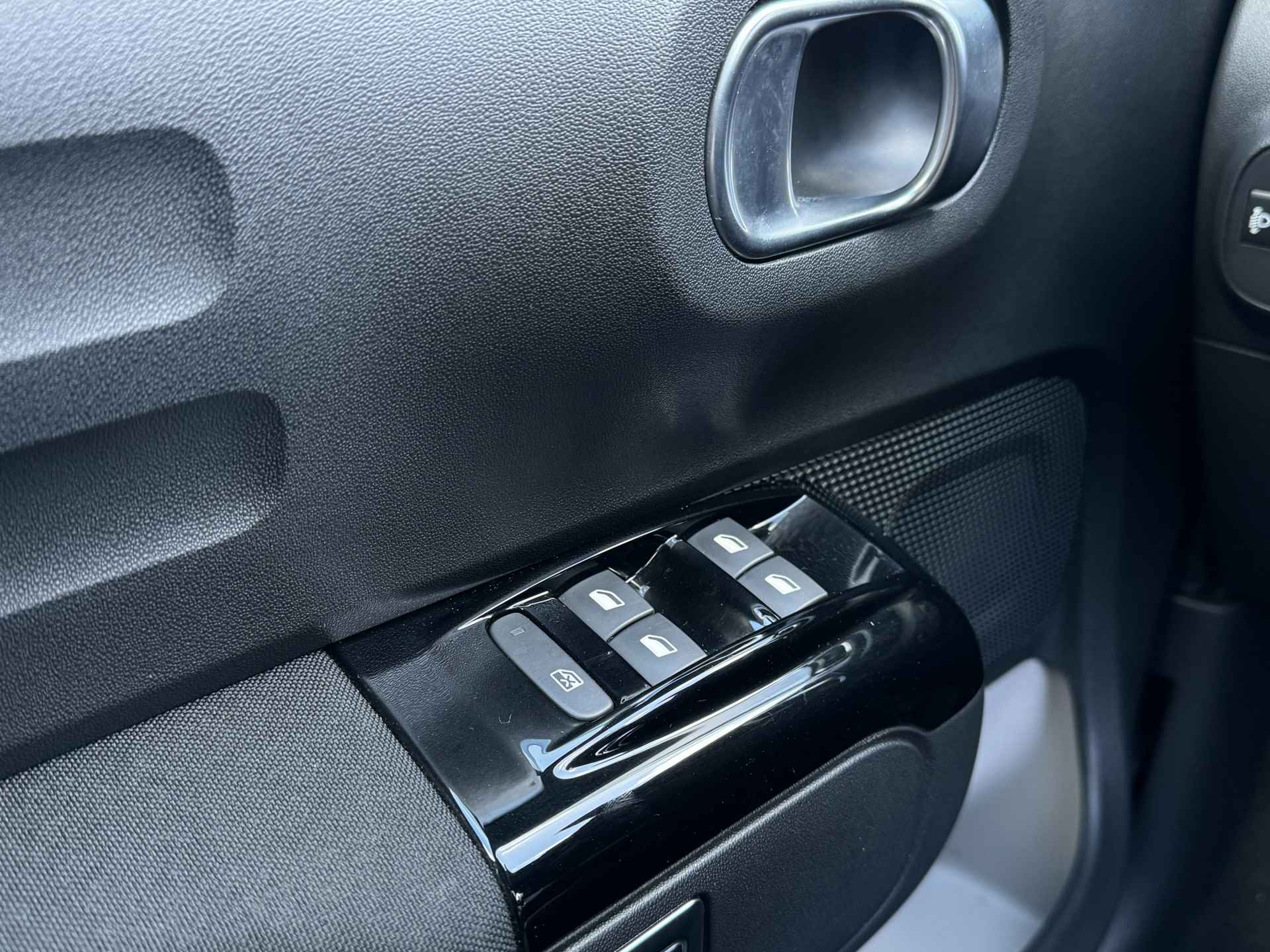 Citroën C3 1.2 PureTech Shine | Cruise Control | Camera | PDC V/A | Keyless | Navi - 35/35