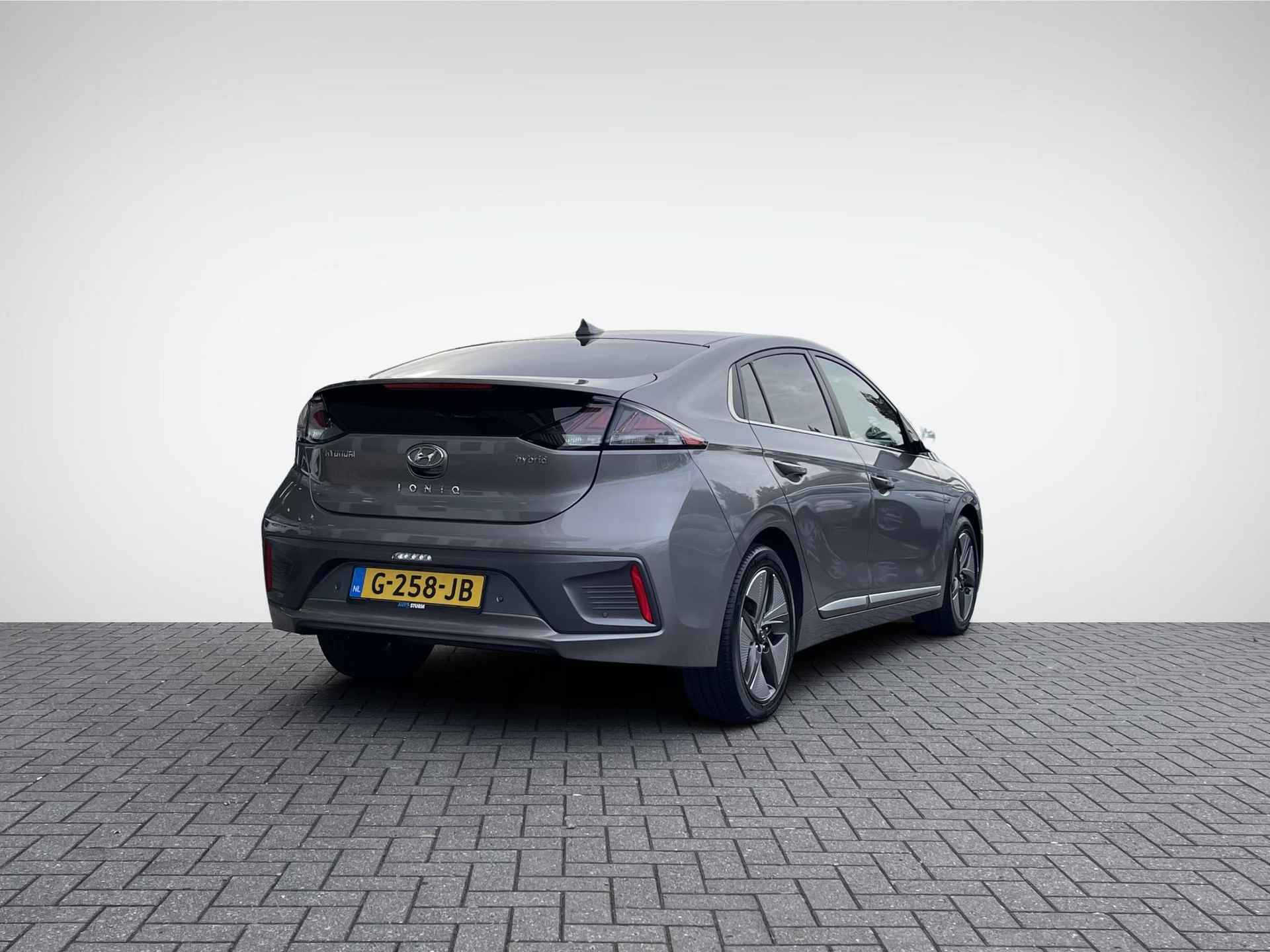 Hyundai IONIQ 1.6 GDi Comfort Plus | Adapt. Cruise Control | Apple Carplay/Android Auto | Keyless Entry | Navigatie | Camera | Premium Audio | Rijklaarprijs! - 4/26