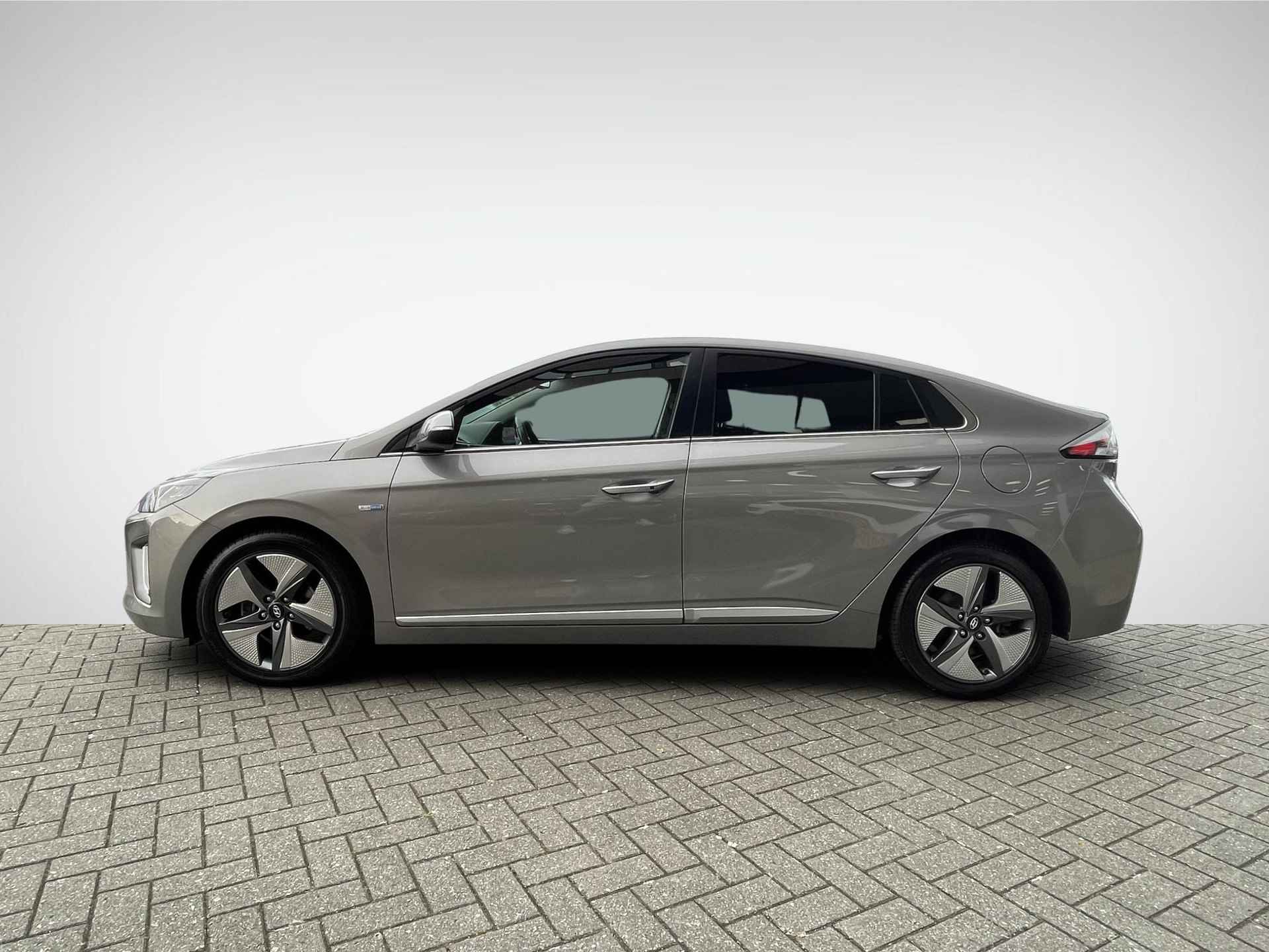 Hyundai IONIQ 1.6 GDi Comfort Plus | Adapt. Cruise Control | Apple Carplay/Android Auto | Keyless Entry | Navigatie | Camera | Premium Audio | Rijklaarprijs! - 7/26