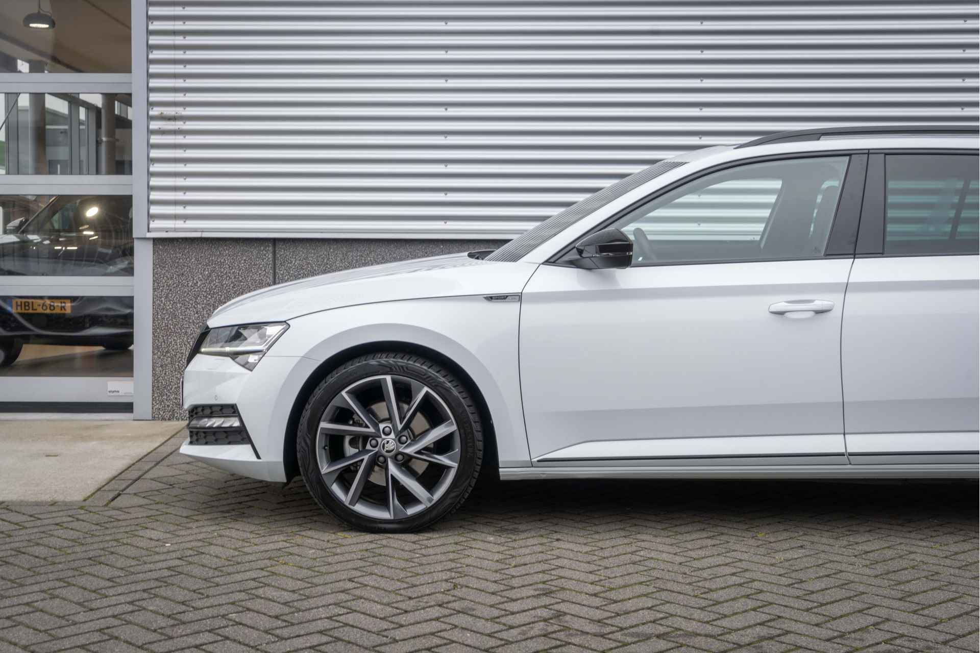 Škoda Superb Combi 1.4 TSI iV 218PK PHEV Sportline Business |Pan-dak| 19 Inch| Comfort en Functie Pakket| - 9/48